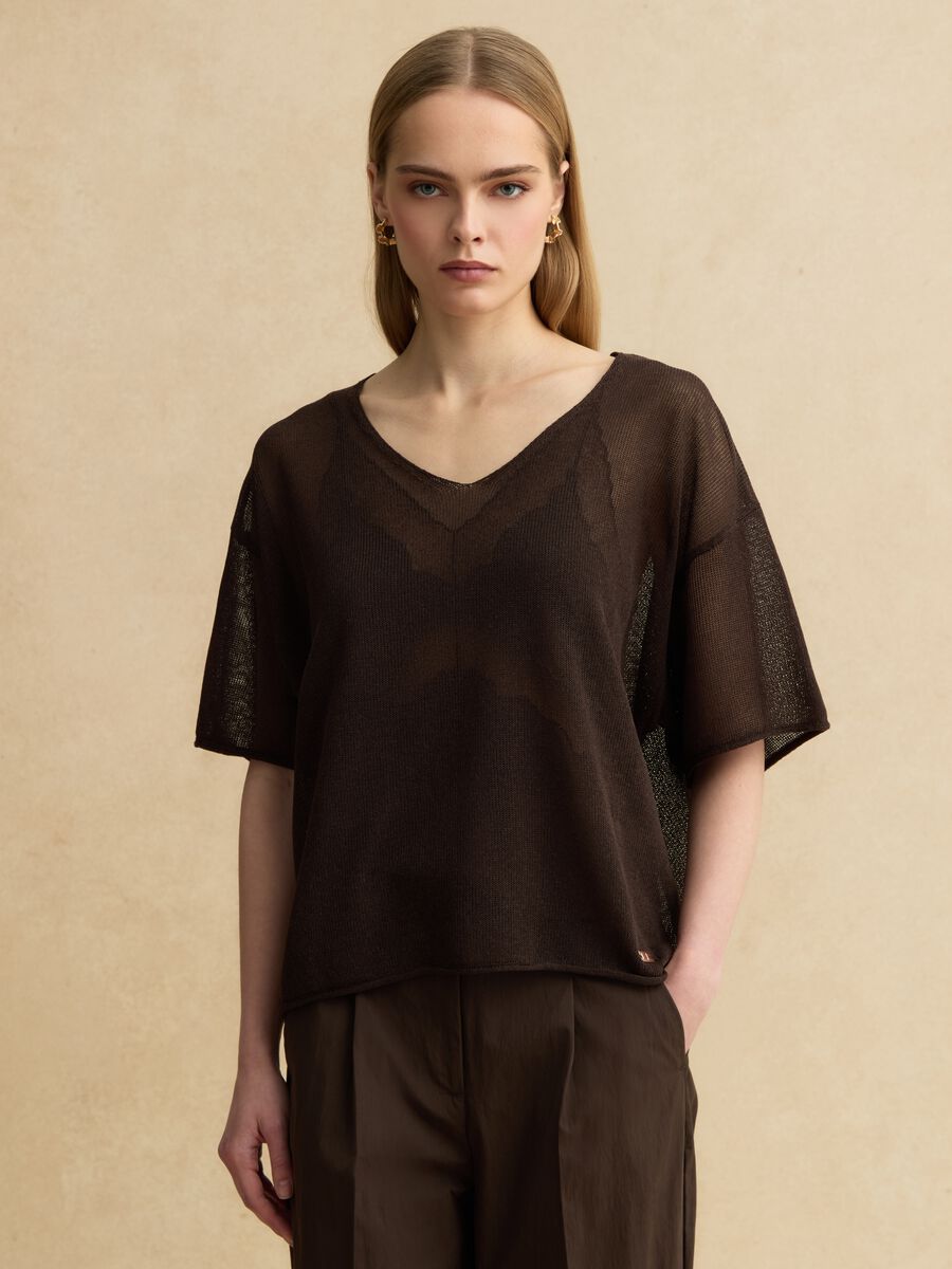 Maglia in misto lyocell e lino marrone oversize fit con scollo a V_1