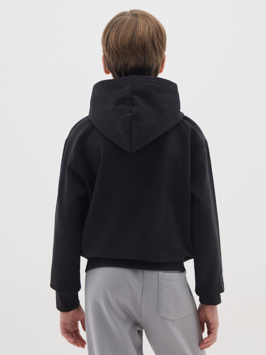 Felpa da ragazzo in misto cotone nera regular fit con cappuccio_1