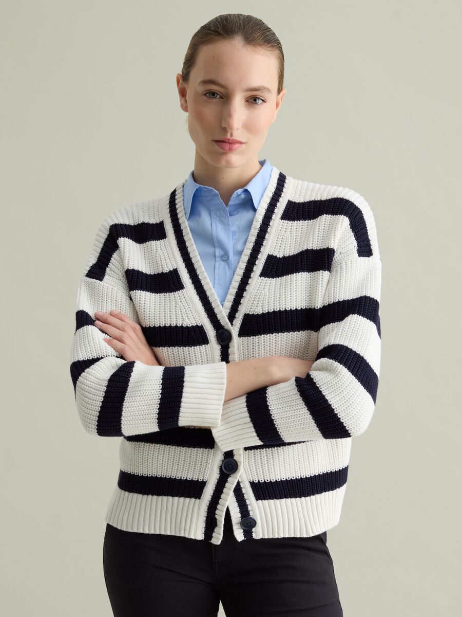 Striped knit cardigan with V neck_0