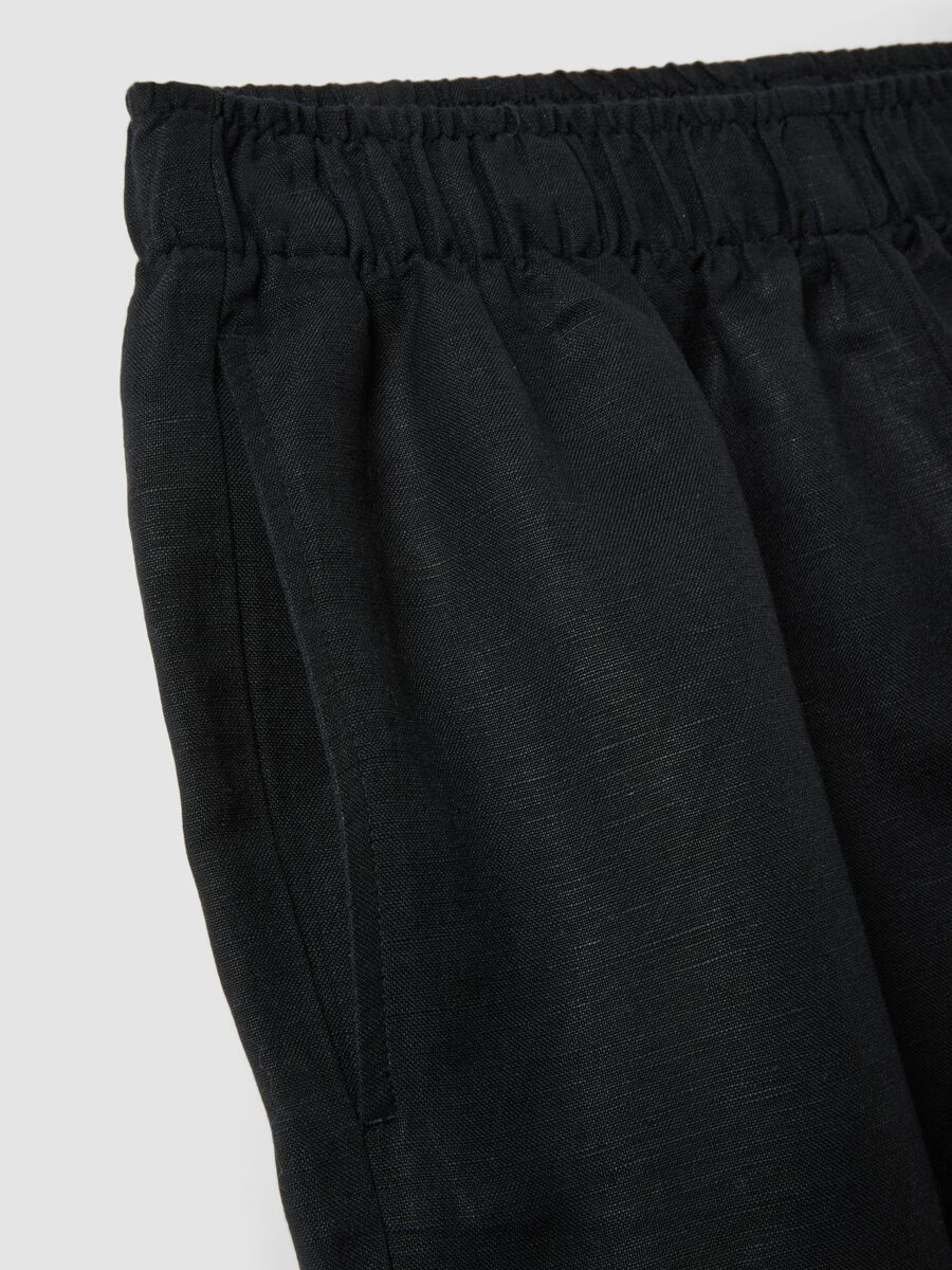 Black linen-viscose blend shorts with elasticated waist, regular fit_1