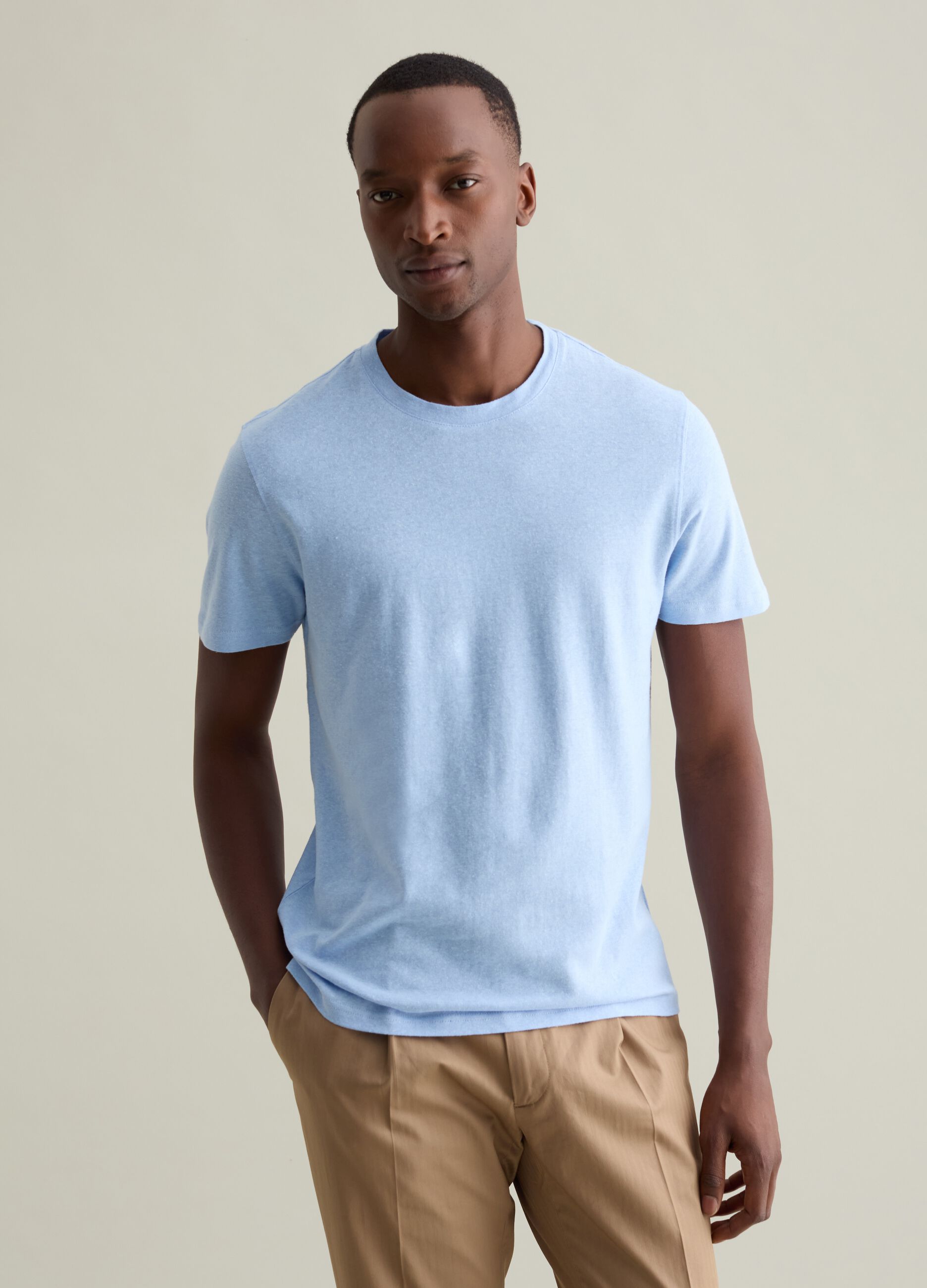 T-shirt with round neck in linen and cotton