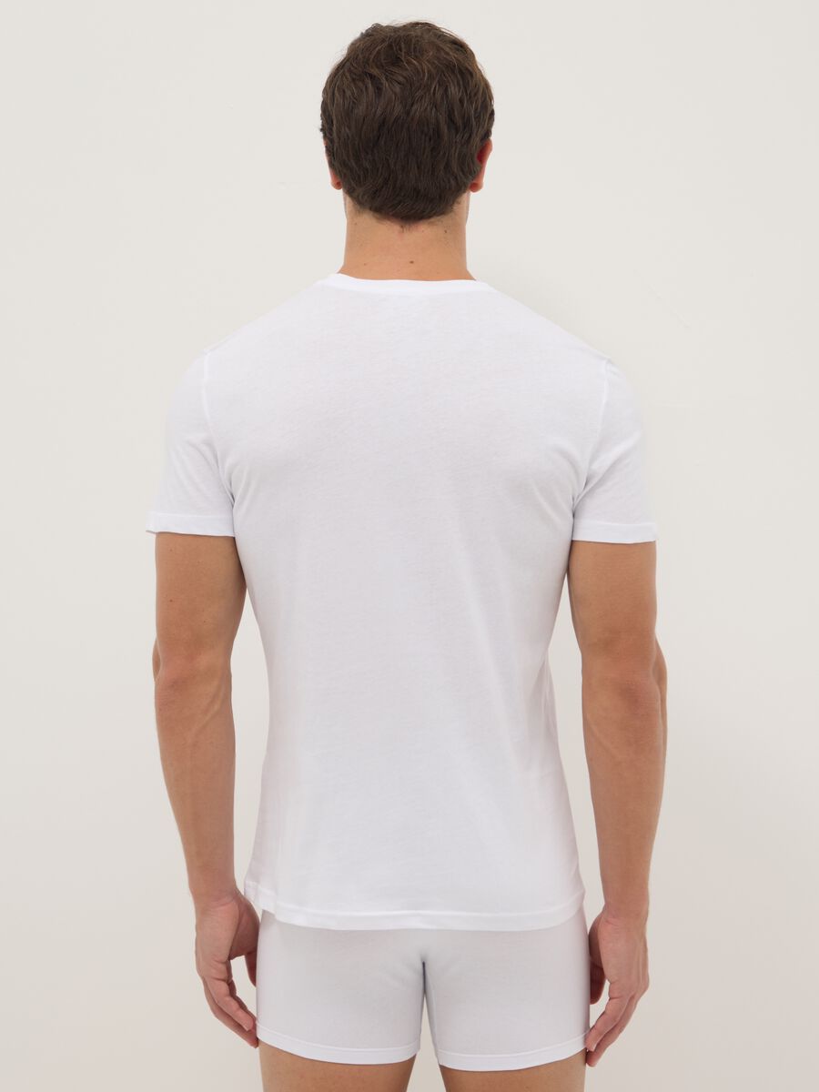 Tripack white crew neck T-shirts in pure cotton regular fit_2