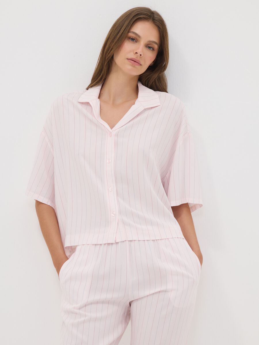Pigiama rosa in pura viscosa con scollo a V a righe regular fit_1