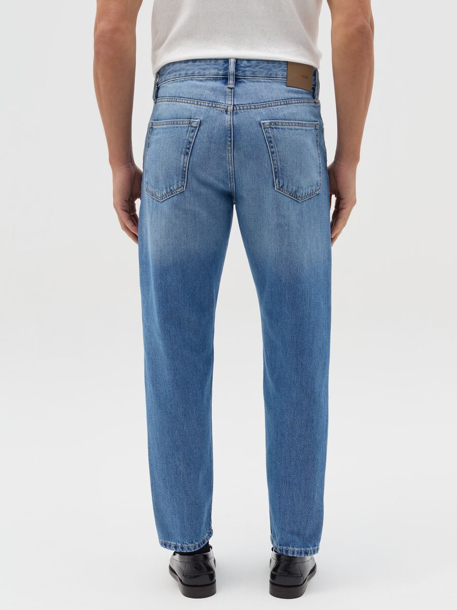 Relaxed-fit jeans with fading_3