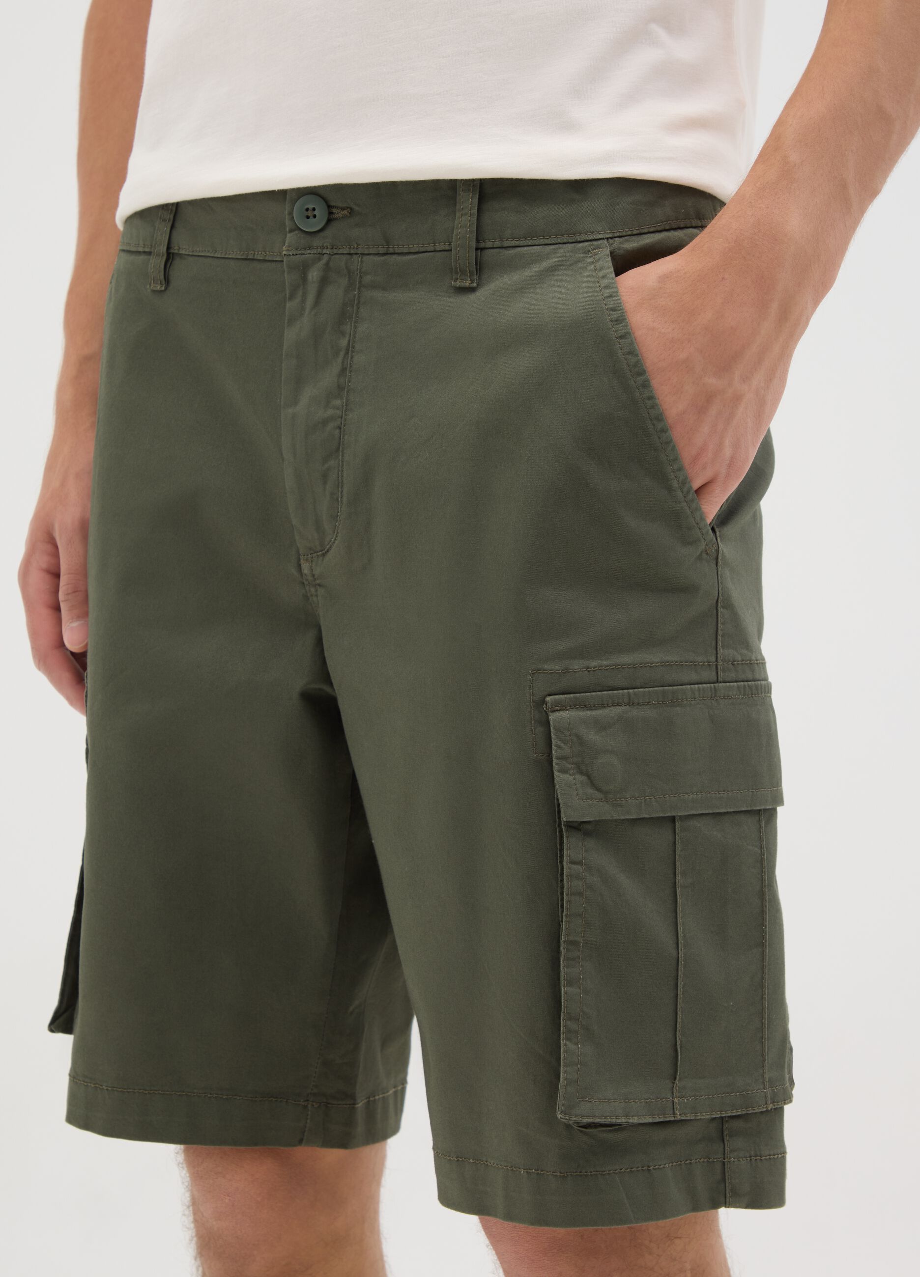 Bermuda da uomo in cotone elasticizzato verde regular fit