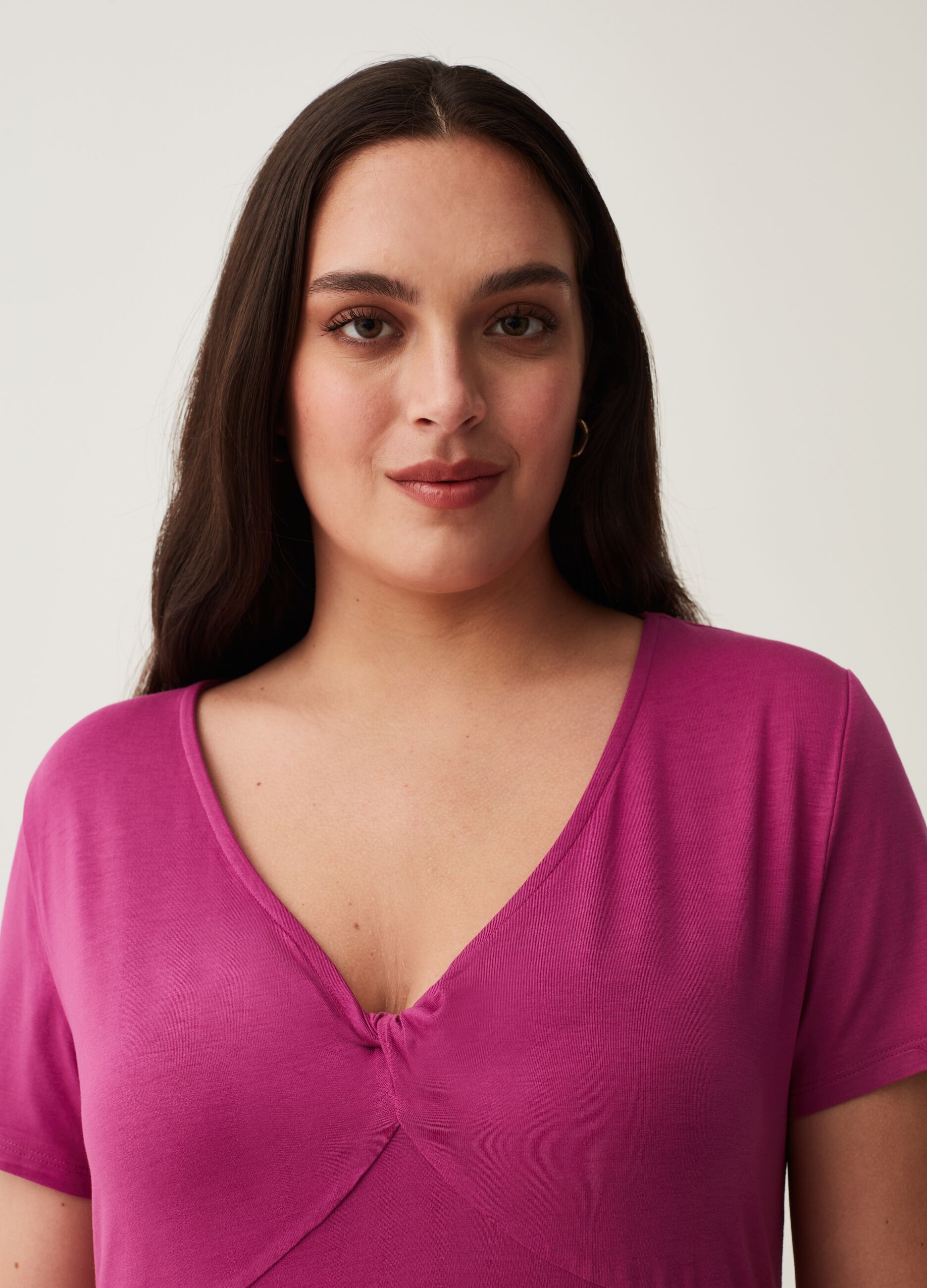 T-shirt con scollo a V e nodo Curvy_1