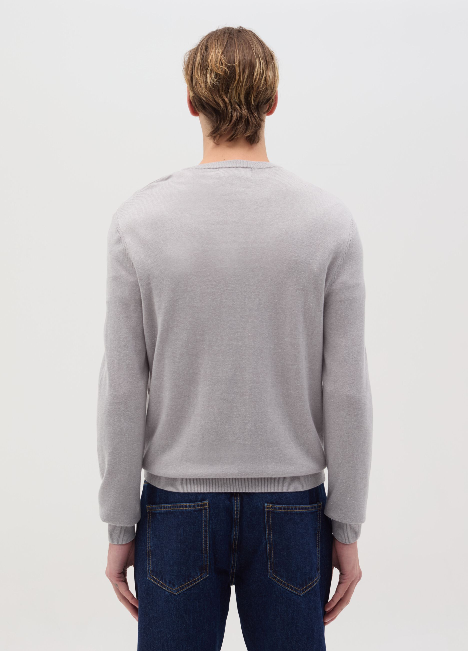 Round neck pullover