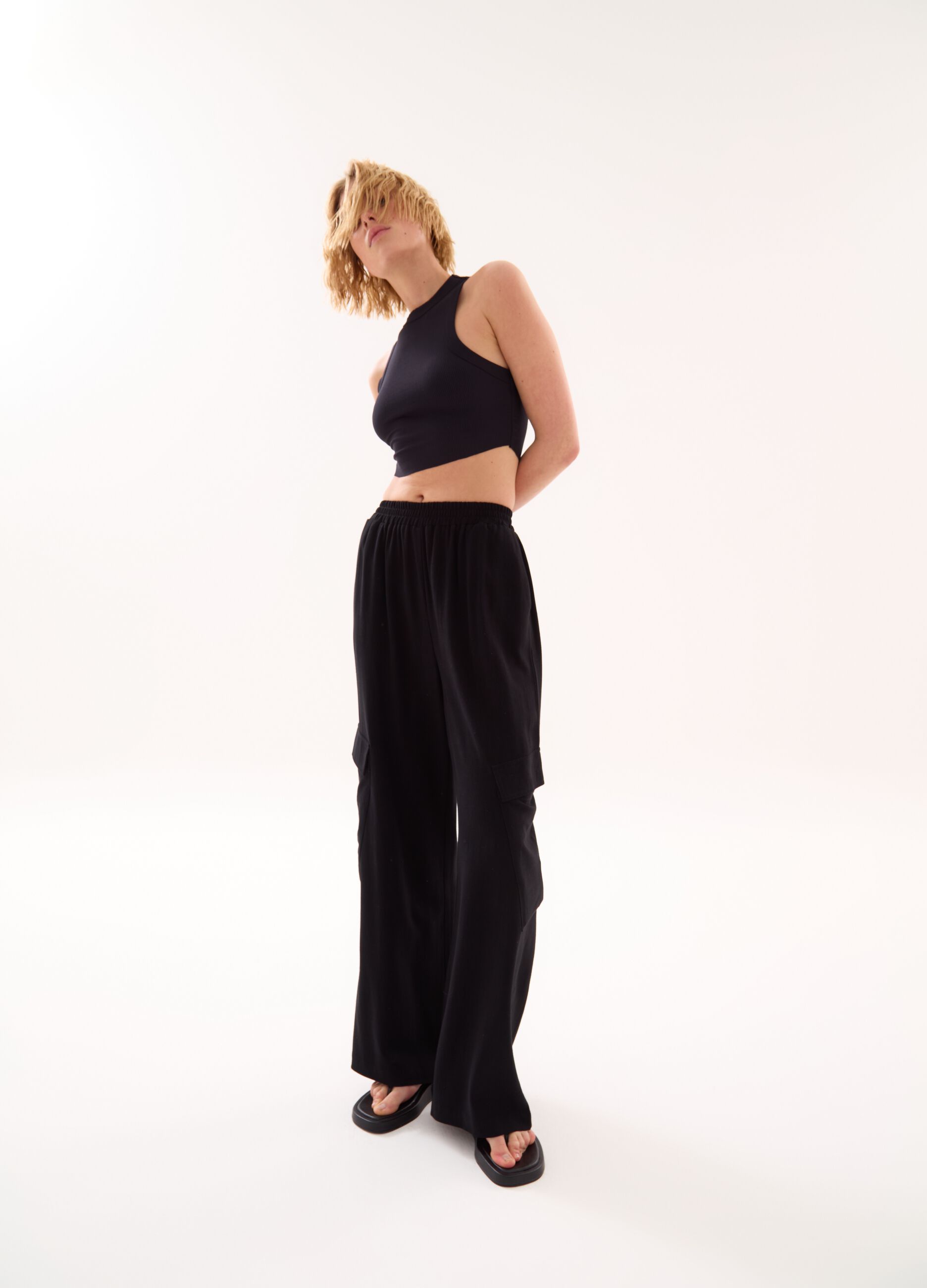 Rounded Crop Tank Black