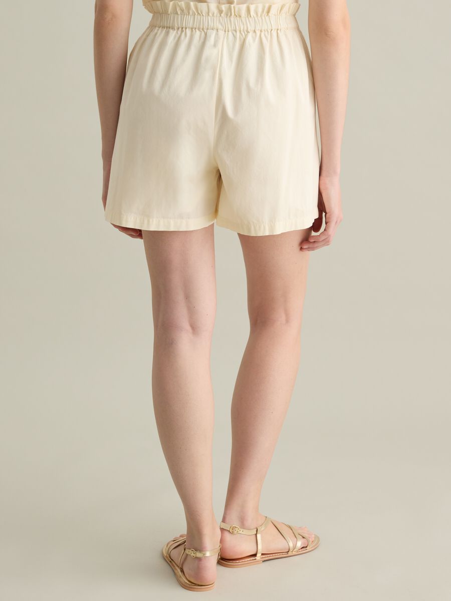 Bermuda shorts with floral embroidery in cotton_2