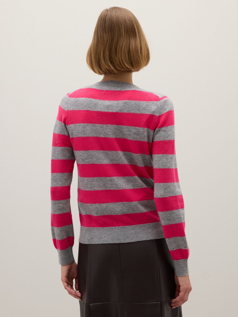 Maglione a righe grigie e rosa in pura lana_3