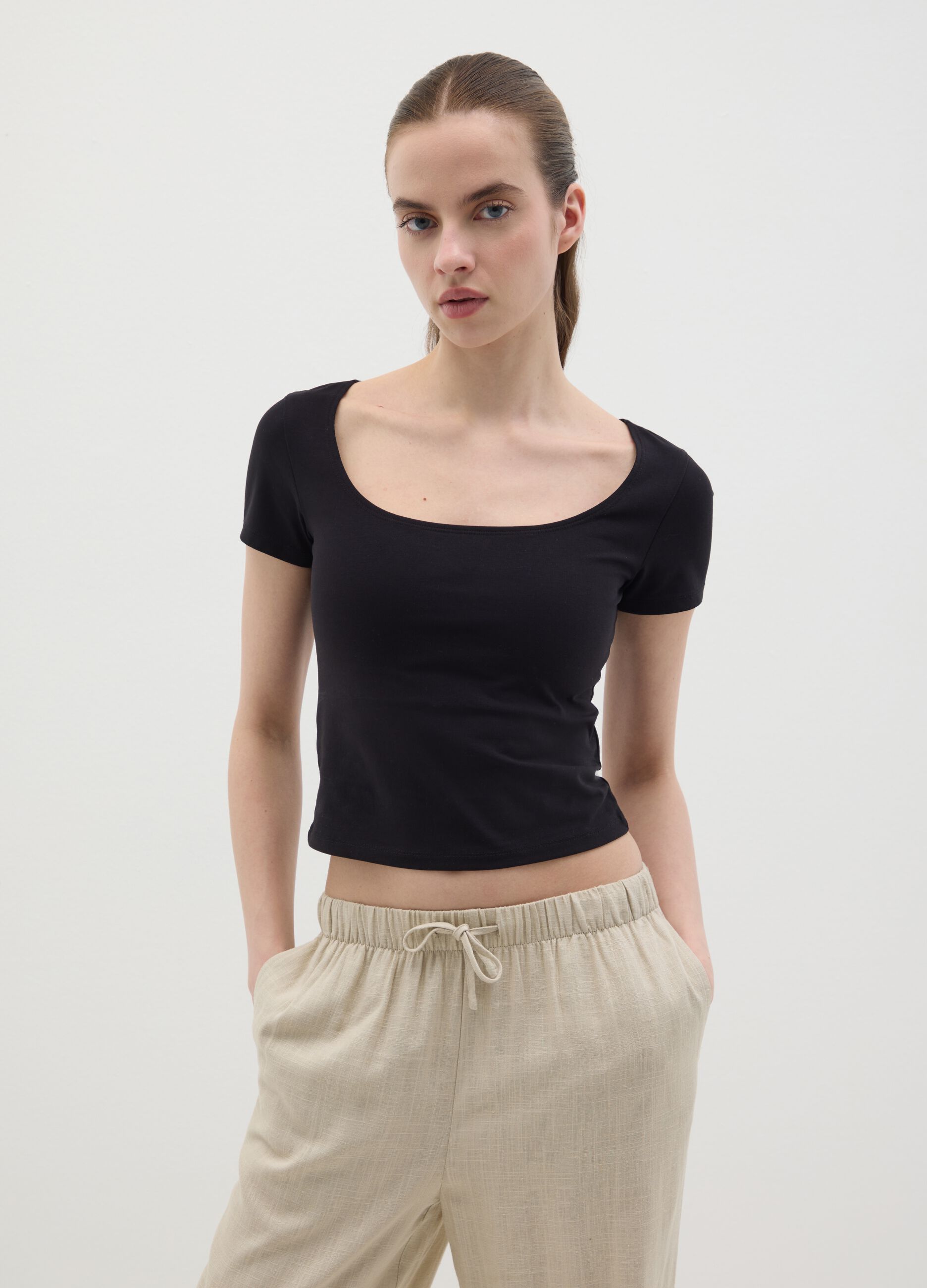 Women's’ black slim-fit T-shirt in stretch cotton