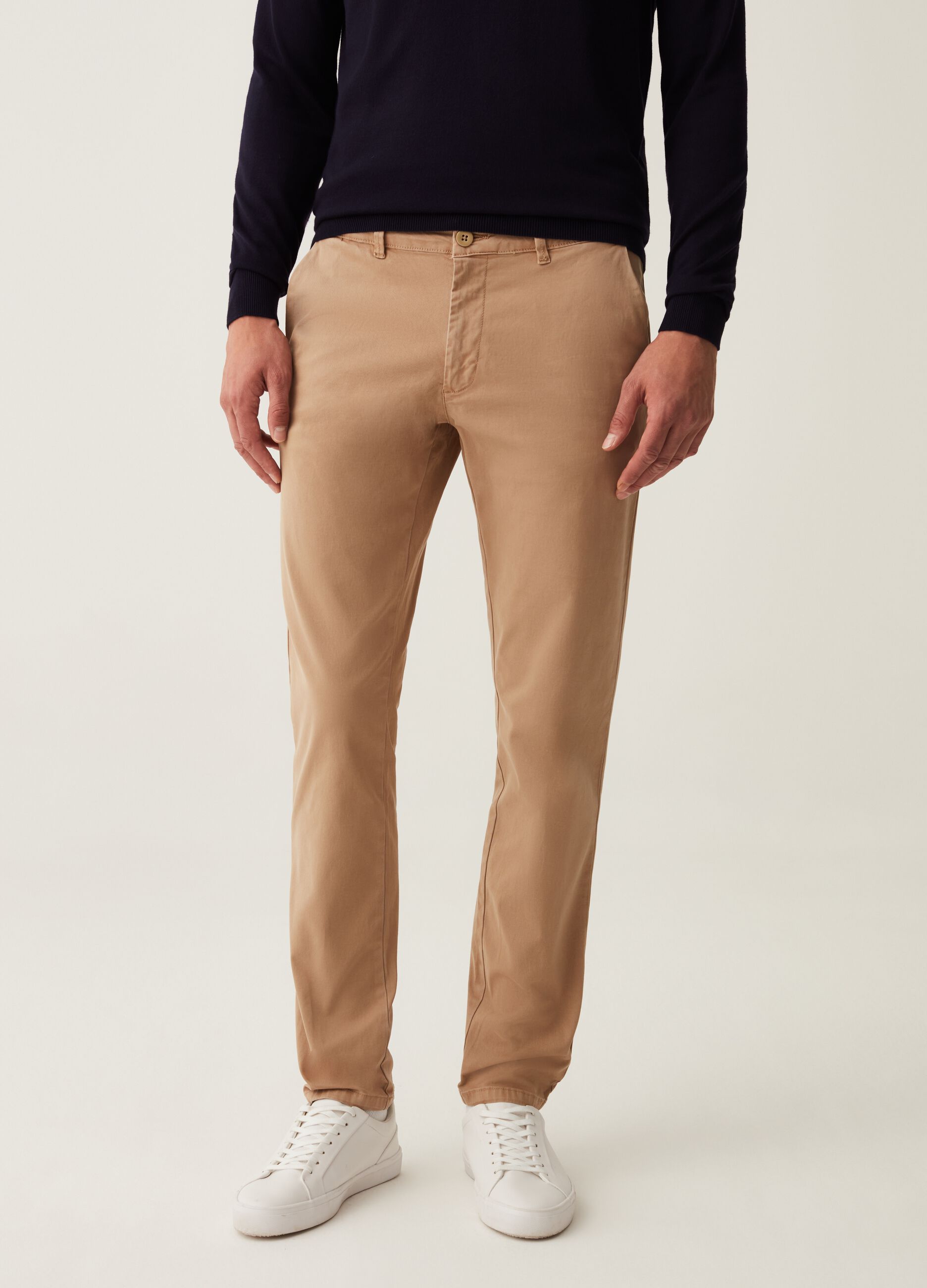 Pantaloni chino in cotone stretch tinta unita_1