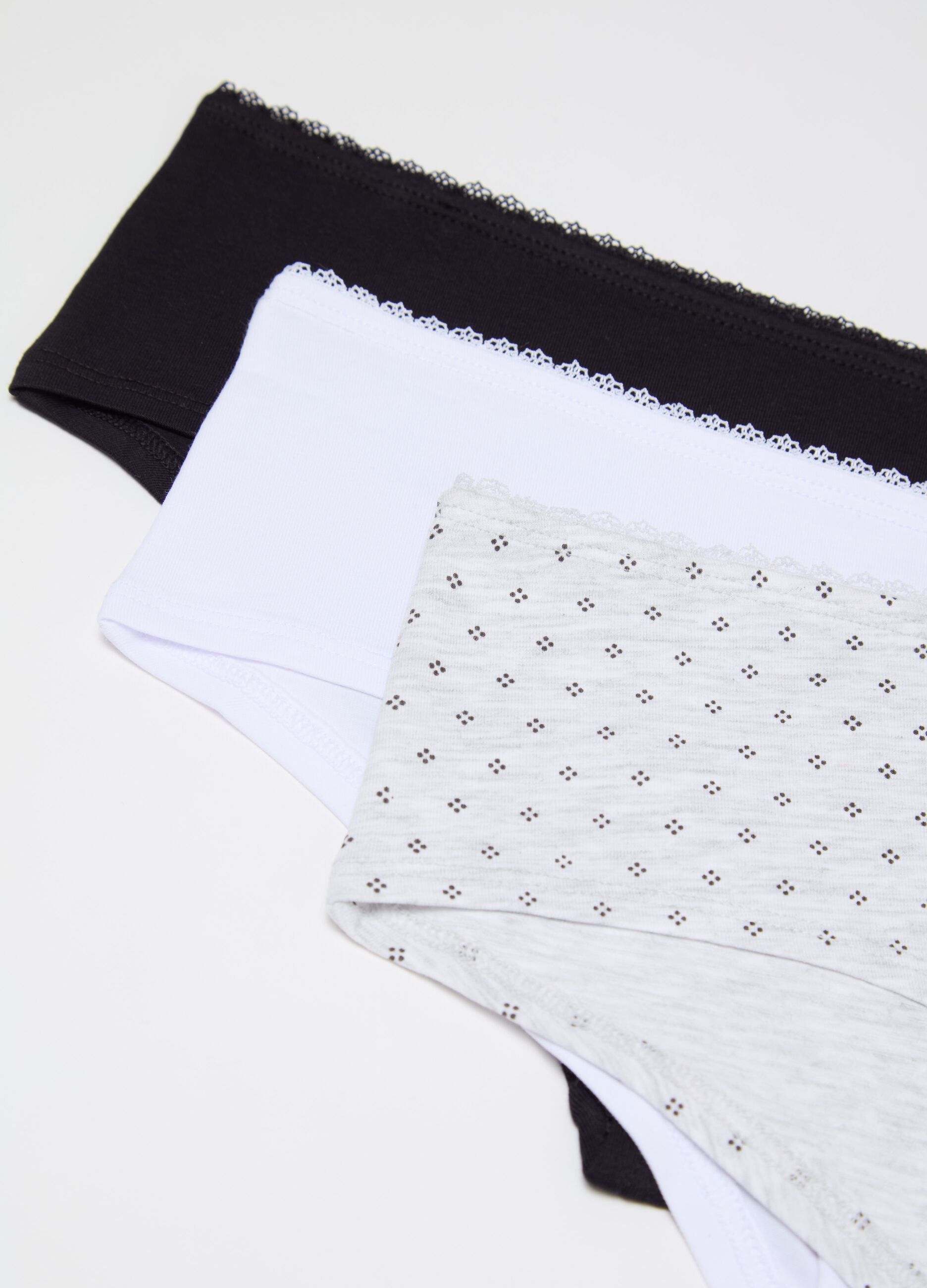 Three-pack French knickers with lace