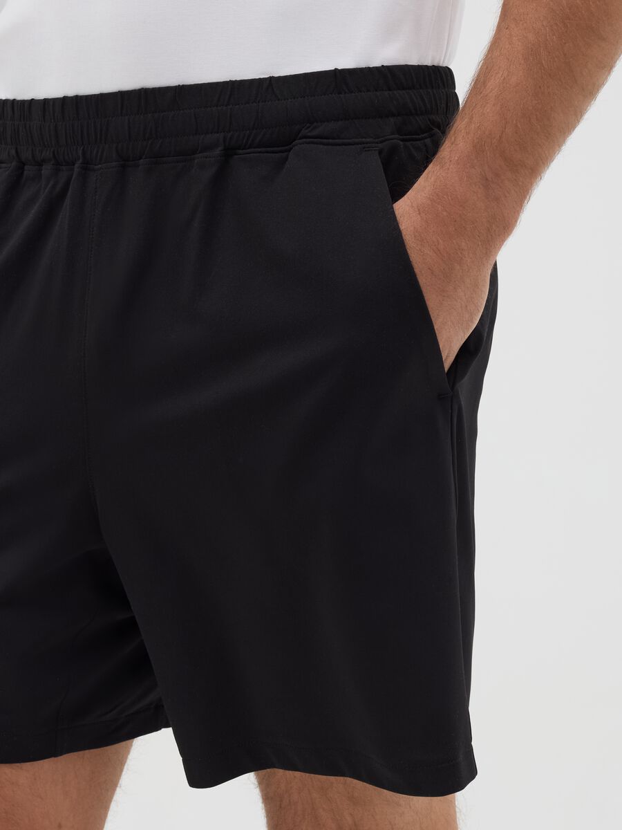 Black Bermuda joggers in stretch fabric_2