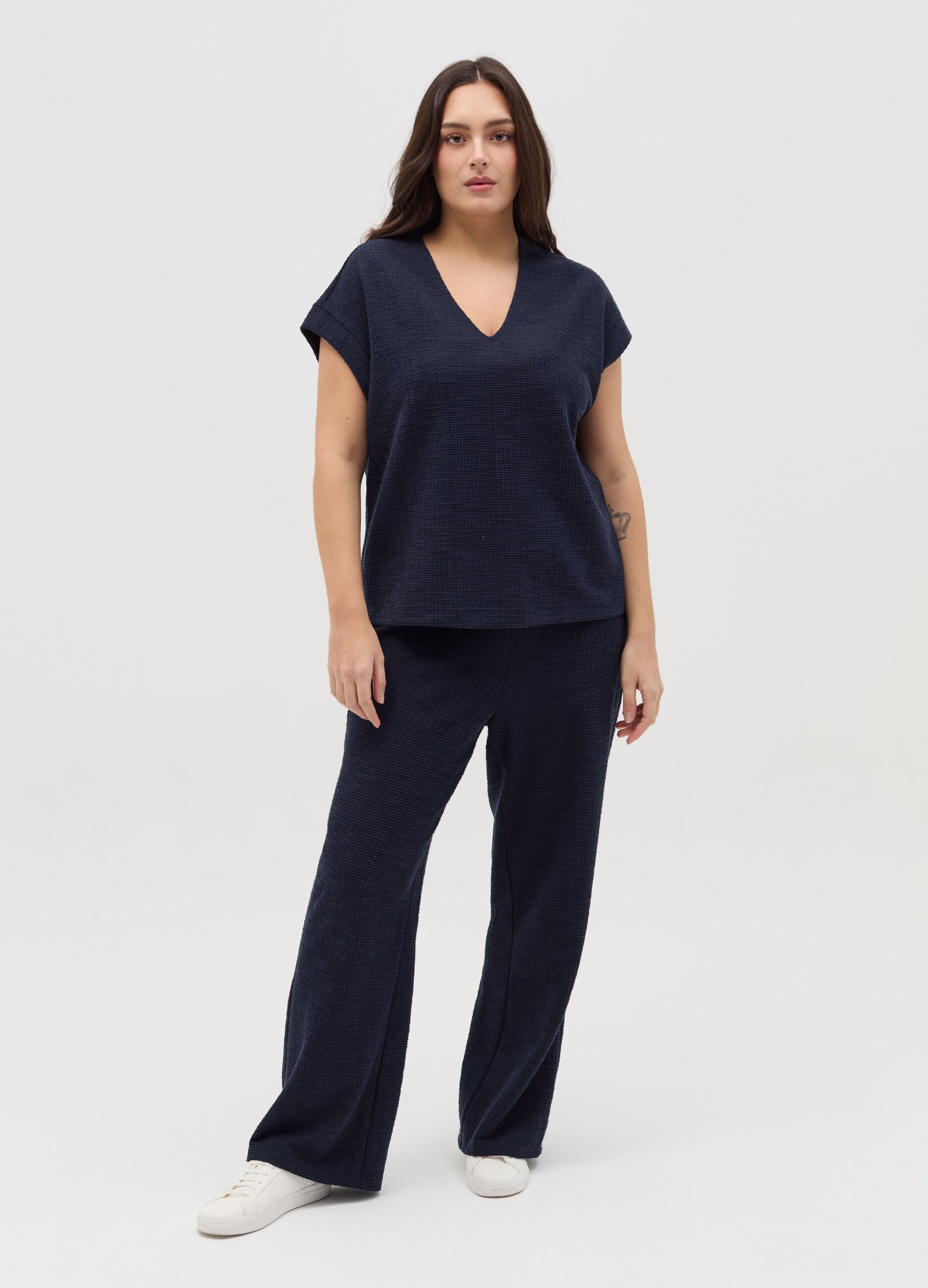 Curvy woven T-shirt with V neck