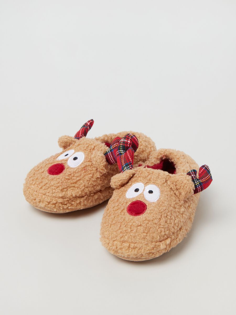 Pantofole boucle con renna natalizia_1