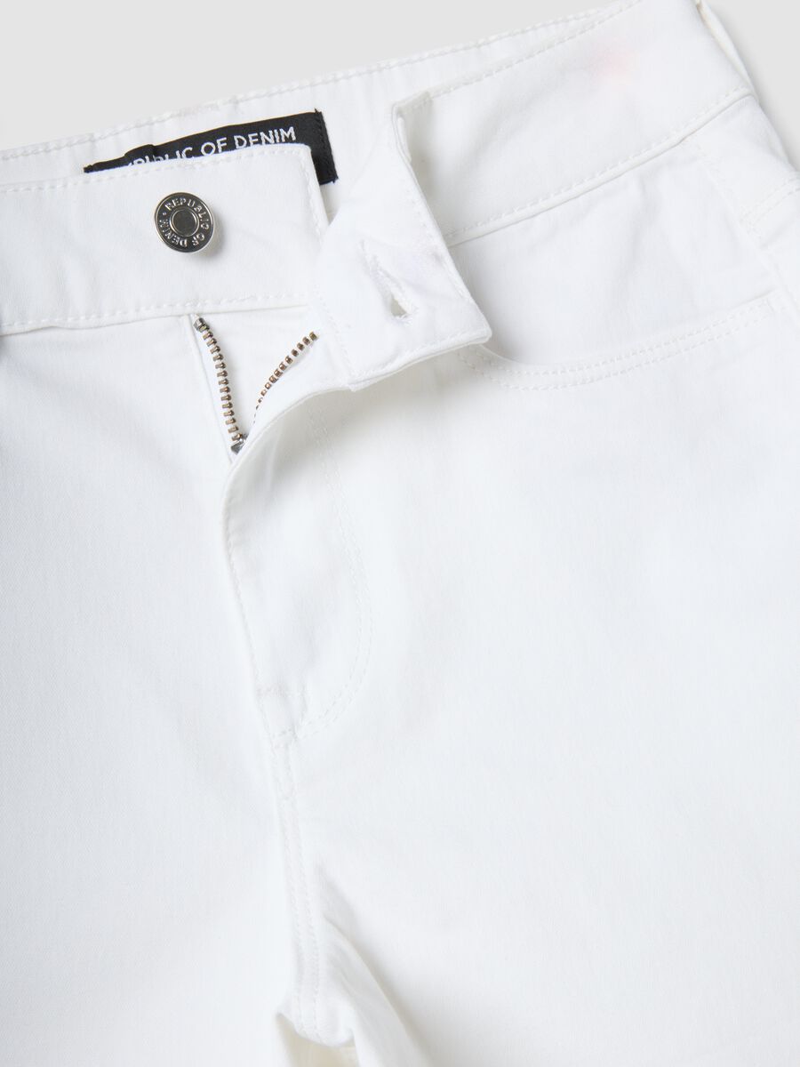 White stretch-cotton denim shorts, regular fit_1