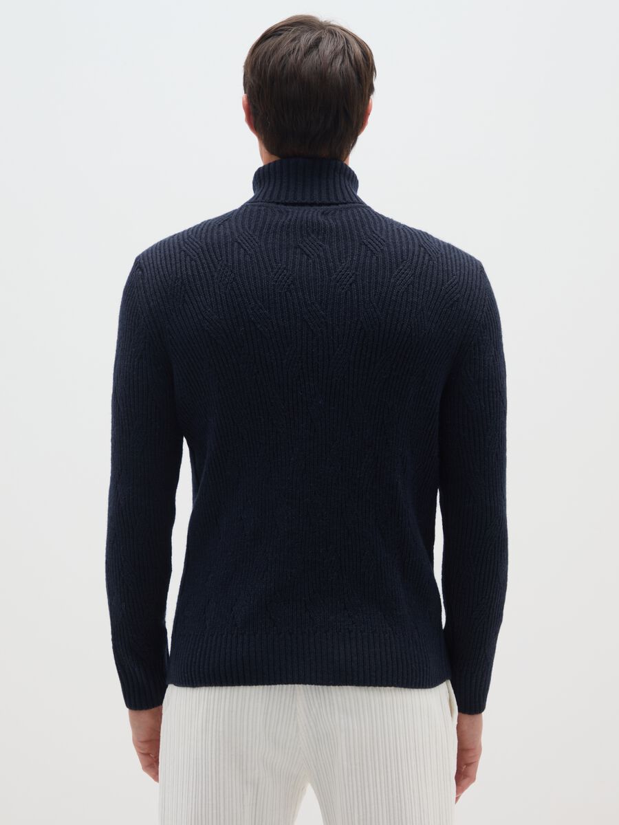 Regular fit blue turtleneck pullover with jacquard pattern_2