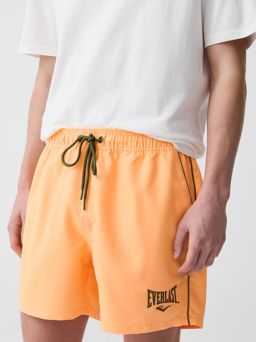 Swimming trunks with contrasting trim and print_1