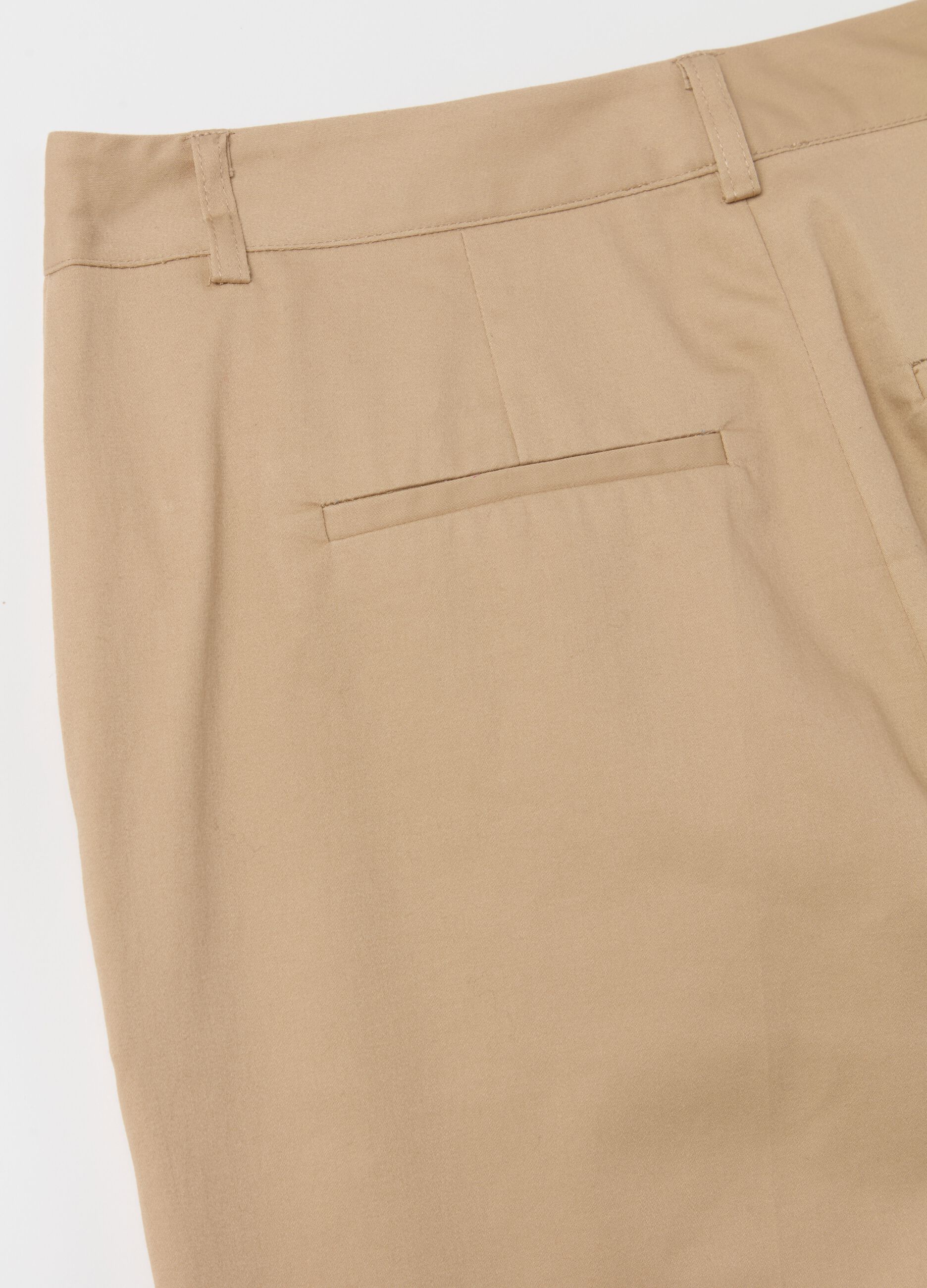Pantaloni chino a gamba larga