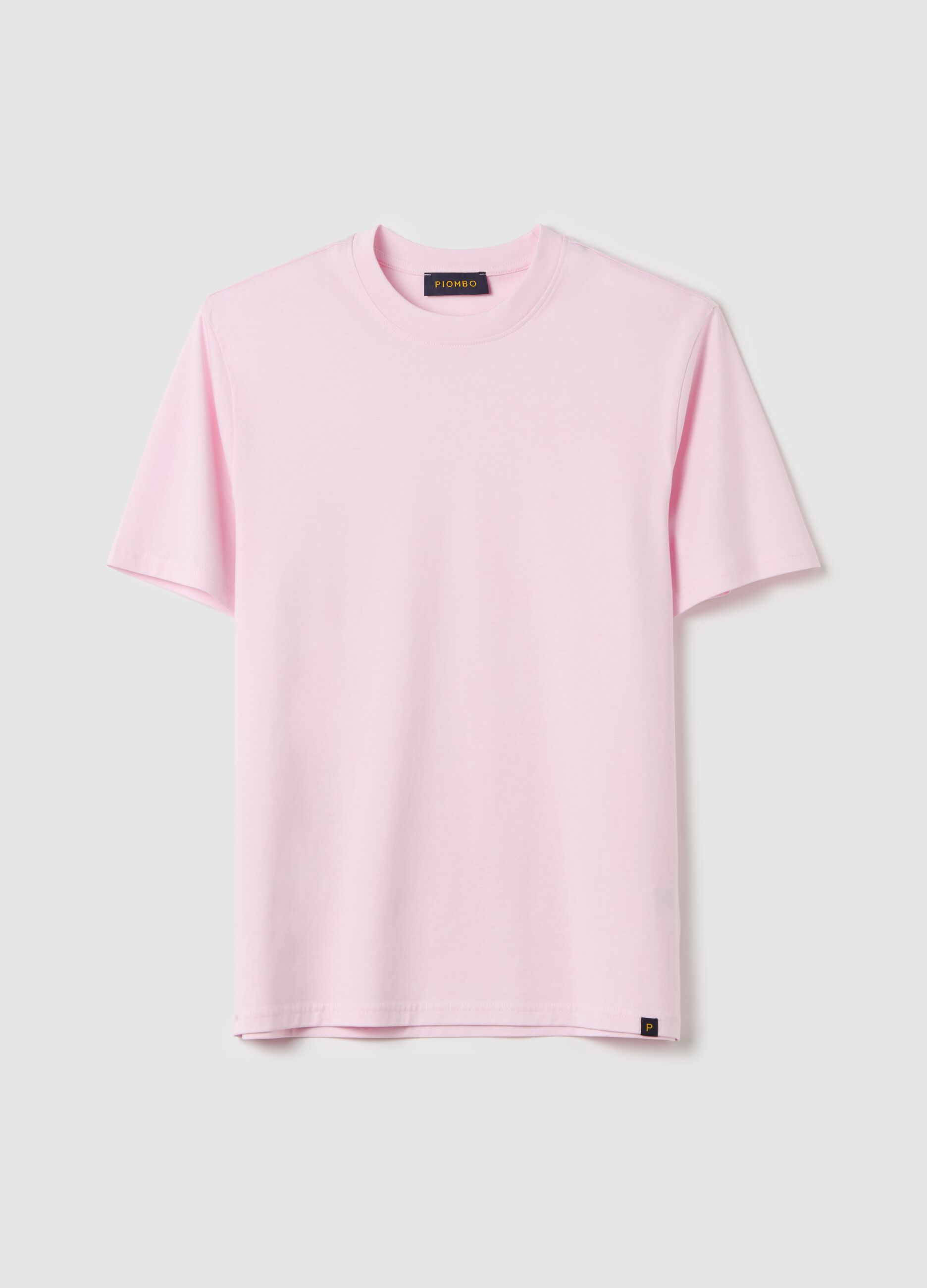 Plain cotton T-shirt with round neck.