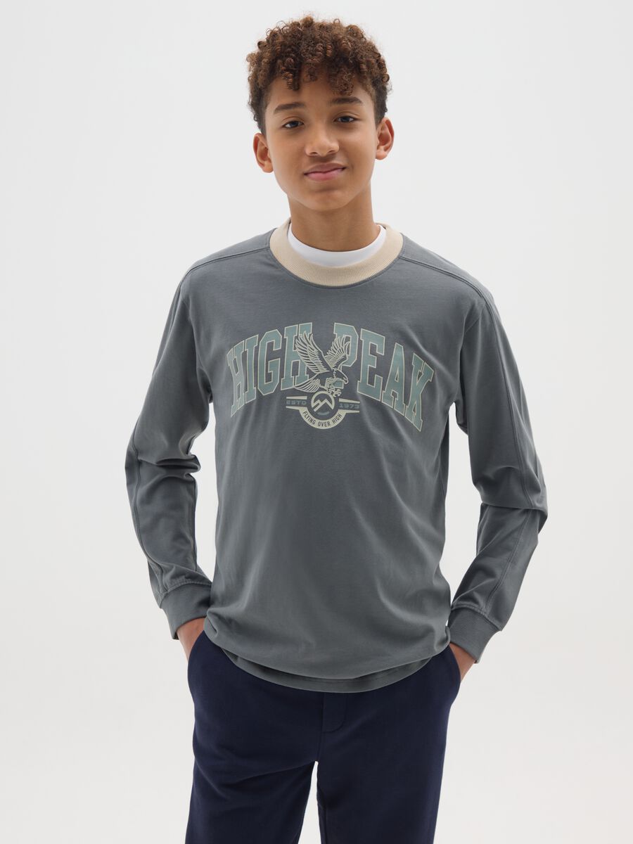 T-shirt grigia a maniche lunghe_0