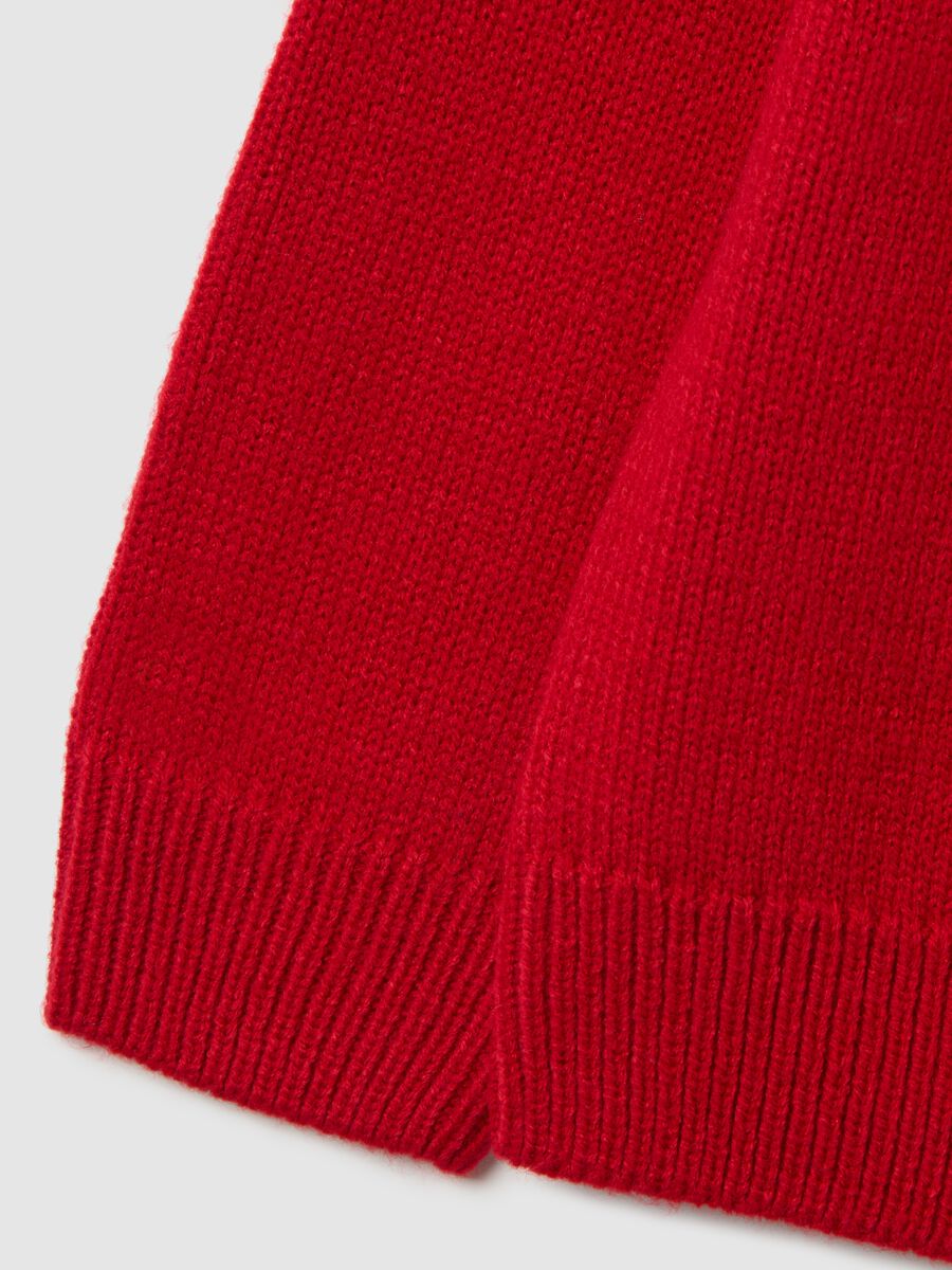 Maglione rosso da bambina regular fit con motivo a pinguino_3