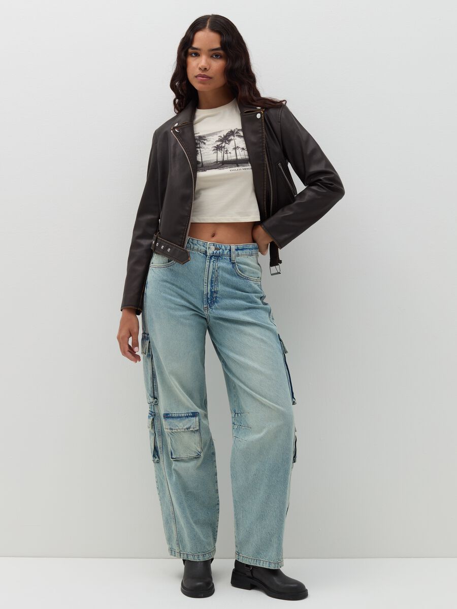 Giacca crop effetto lucido con zip_1
