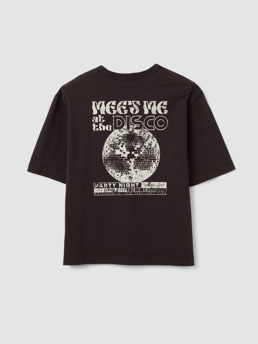 T-shirt grigia in puro cotone over fit con scritta sul petto_5