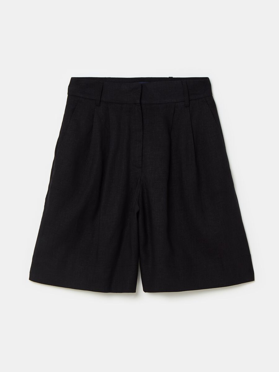 Contemporary shorts with pleating_4