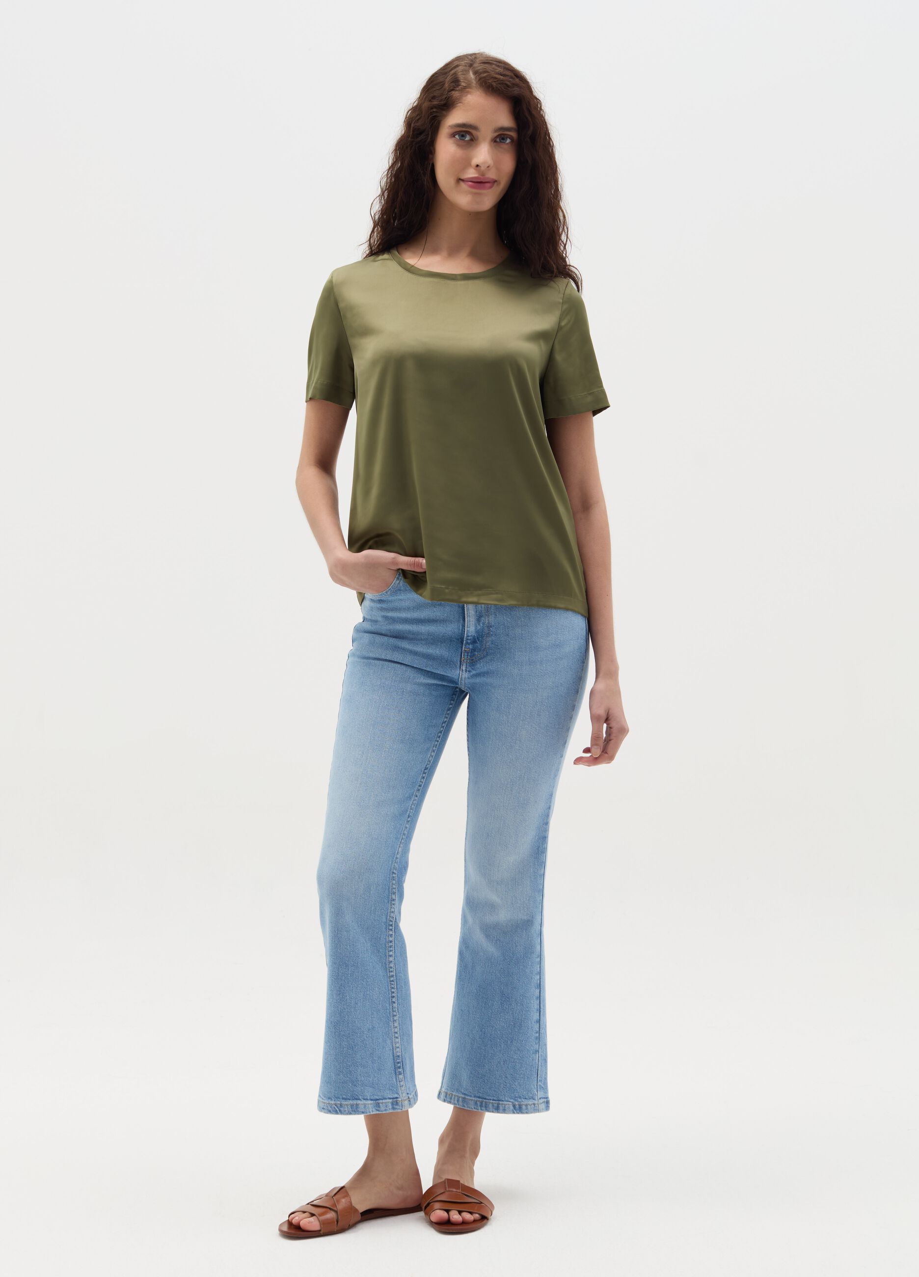 Blusa in satin a maniche corte