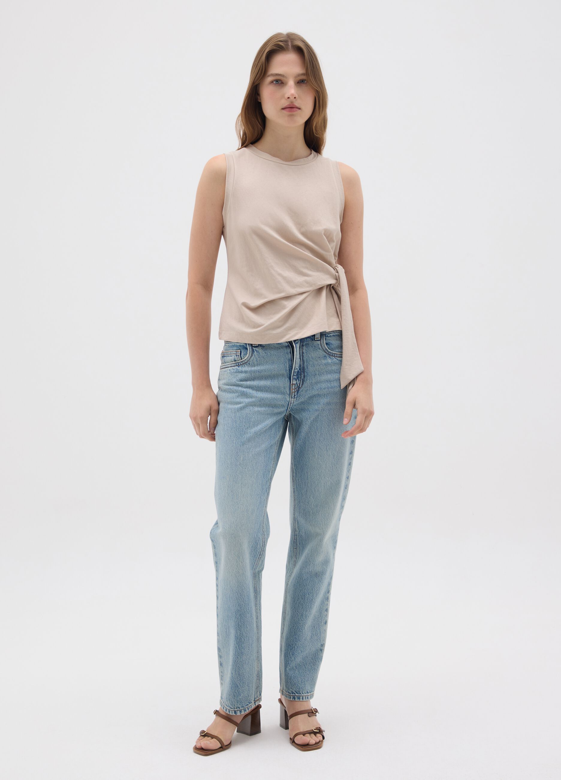 Beige mixed fitted top with knot