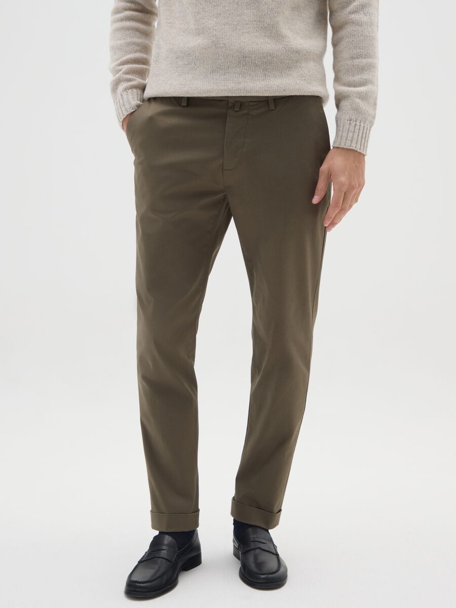 Pantaloni chino verdi in misto cotone elasticizzato slim fit_1