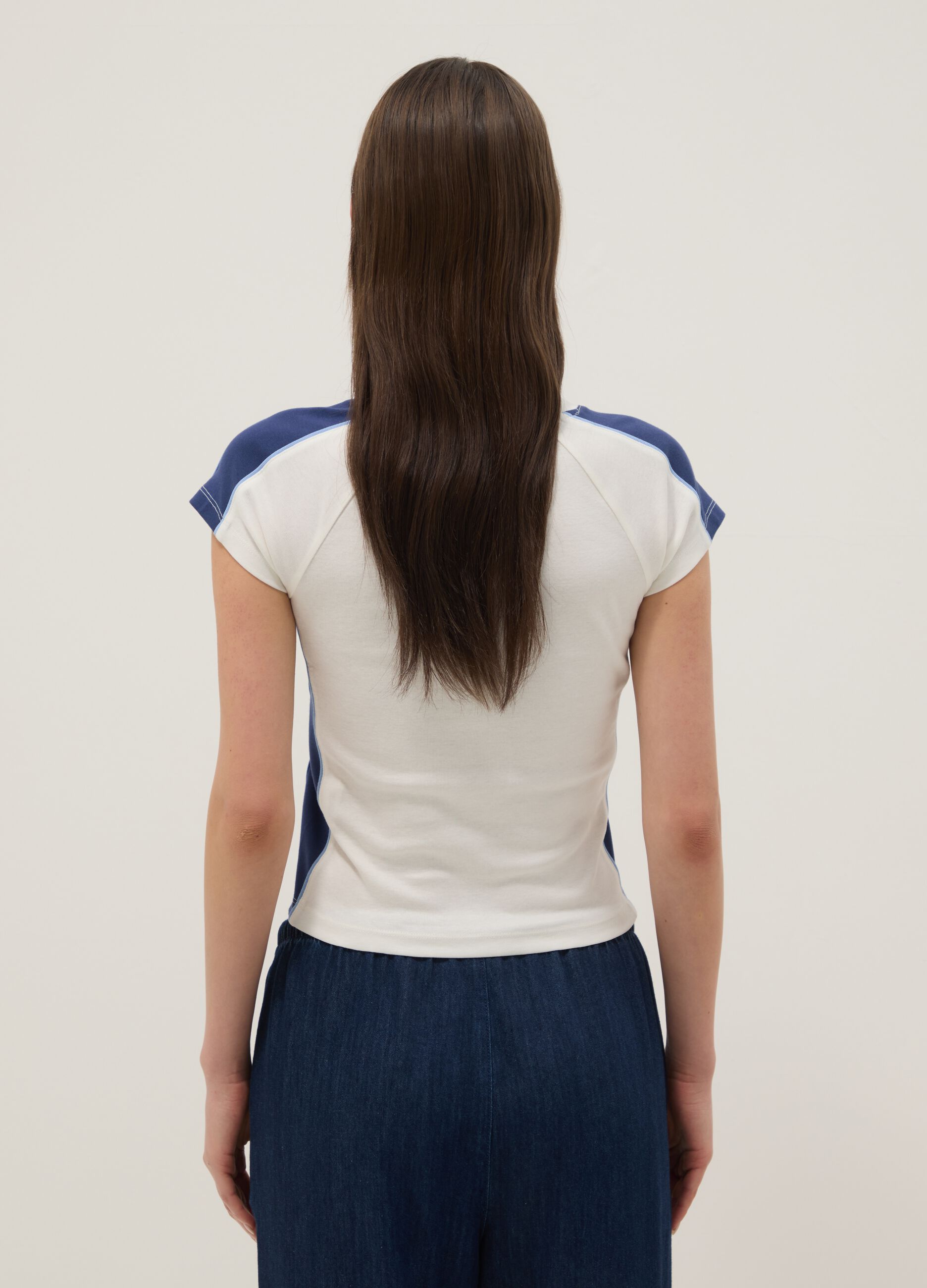 White pure cotton slim fit V-neck T-shirt with print