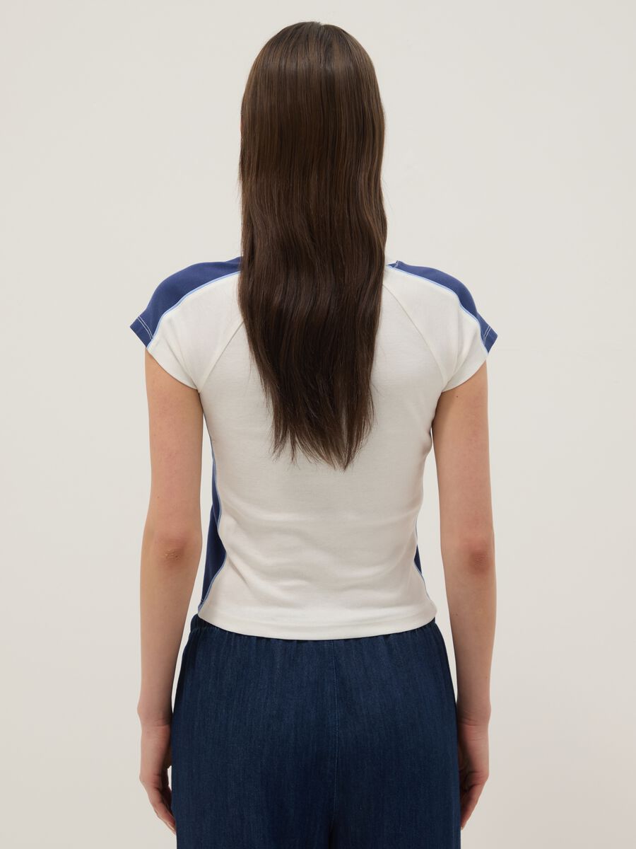 White pure cotton slim fit V-neck T-shirt with print_3