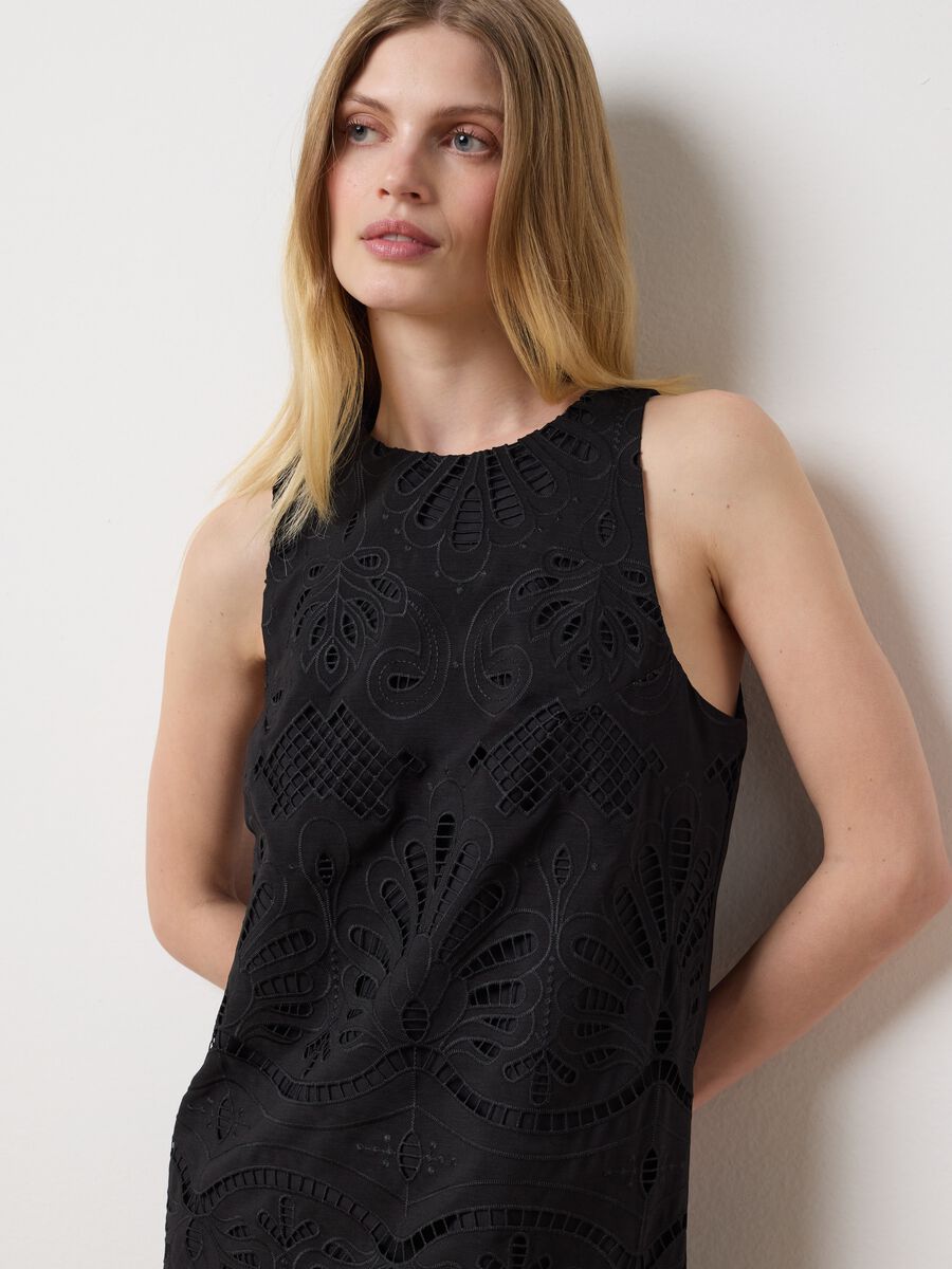 Black lace-effect sleeveless dress_0