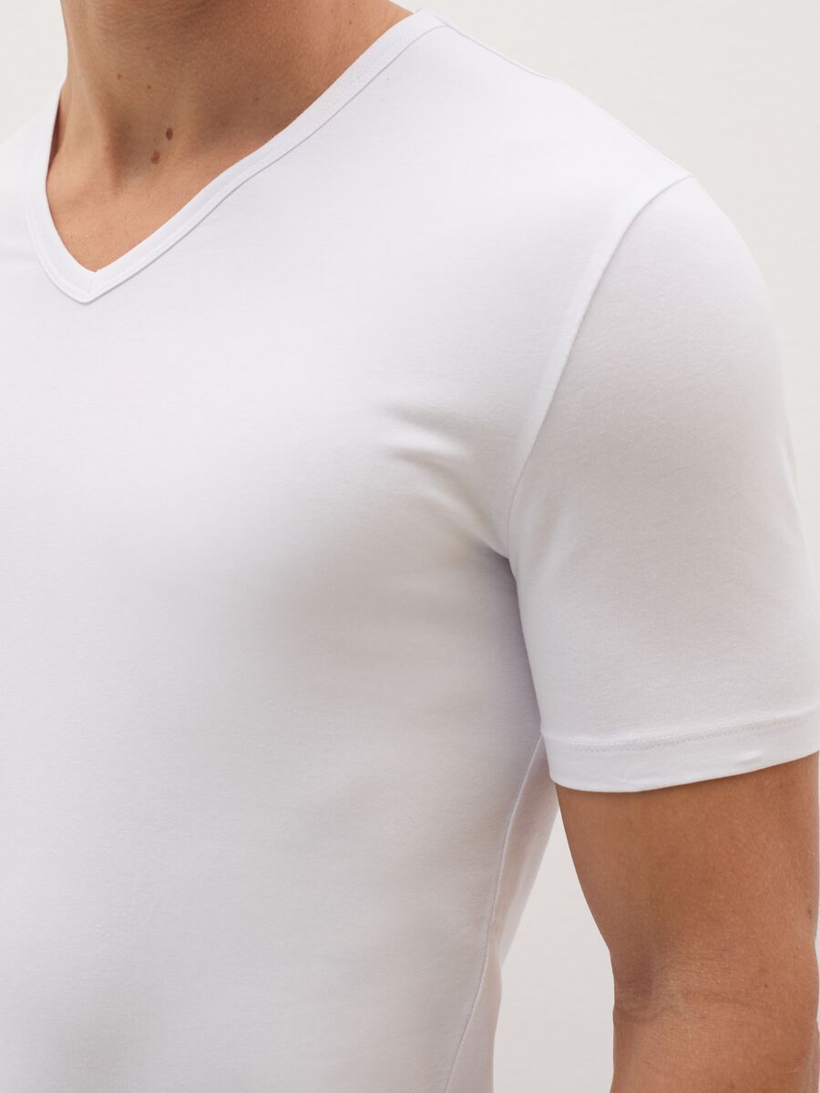 Two-pack organic cotton undershirts with V neck_1