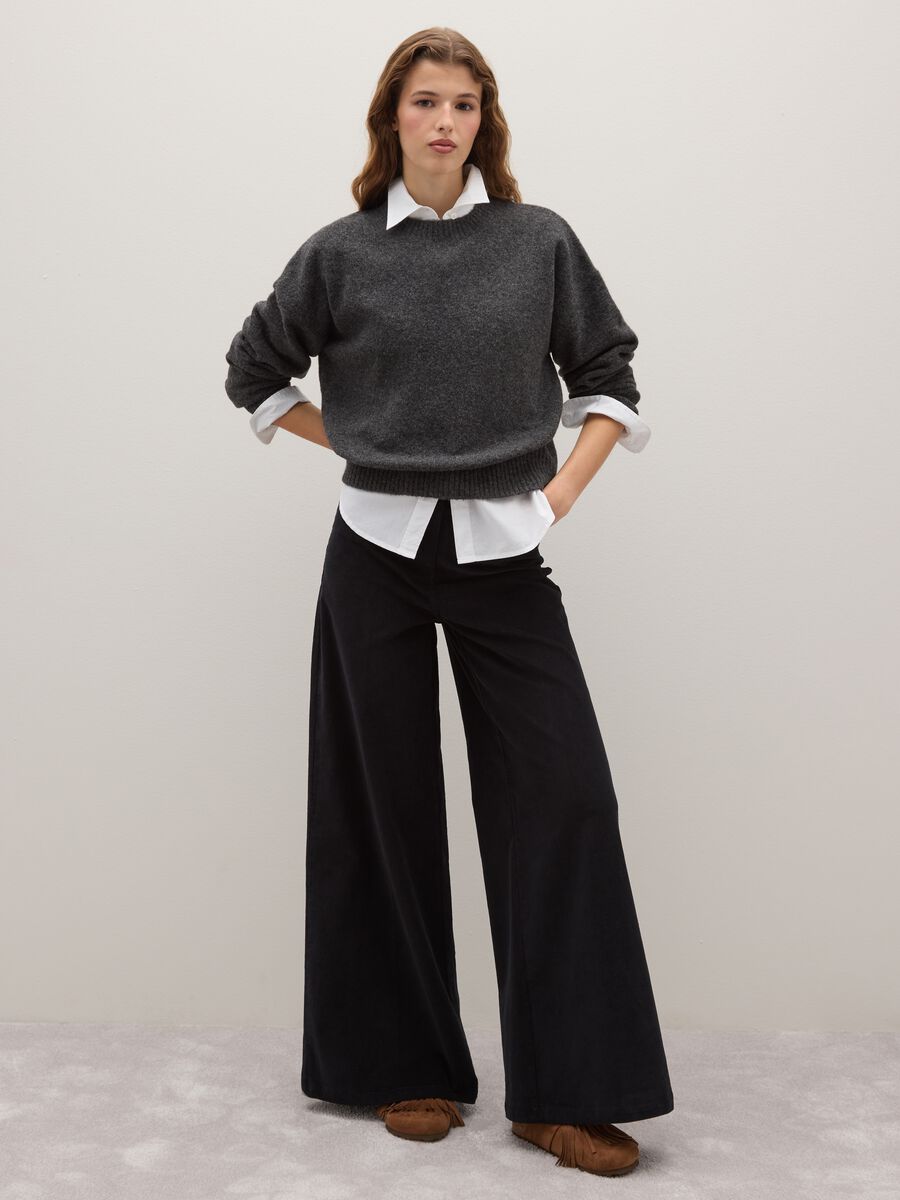 Pullover grigio regular fit con scollo rotondo_2