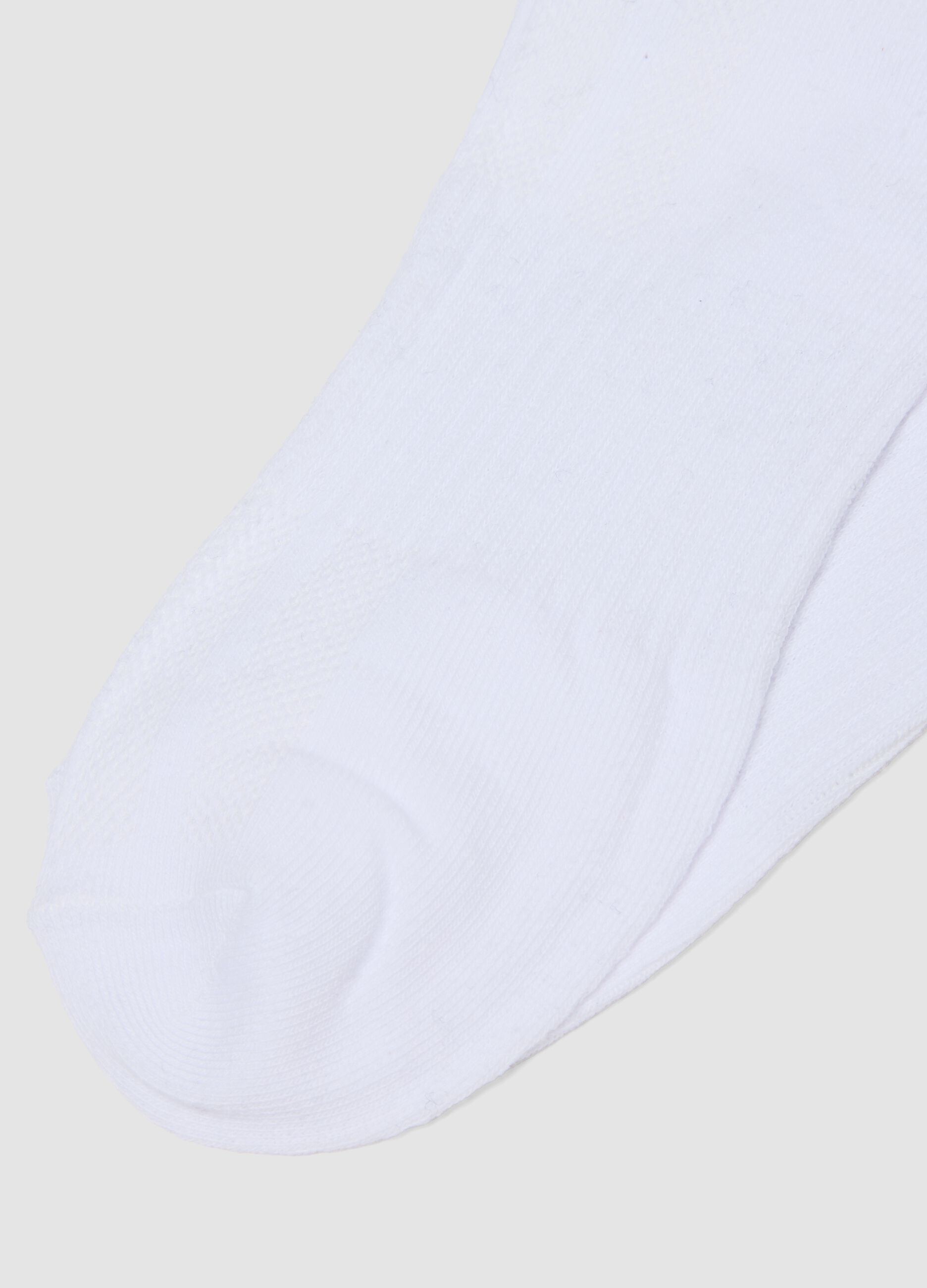 3-pack of white organic cotton-blend ankle sports socks
