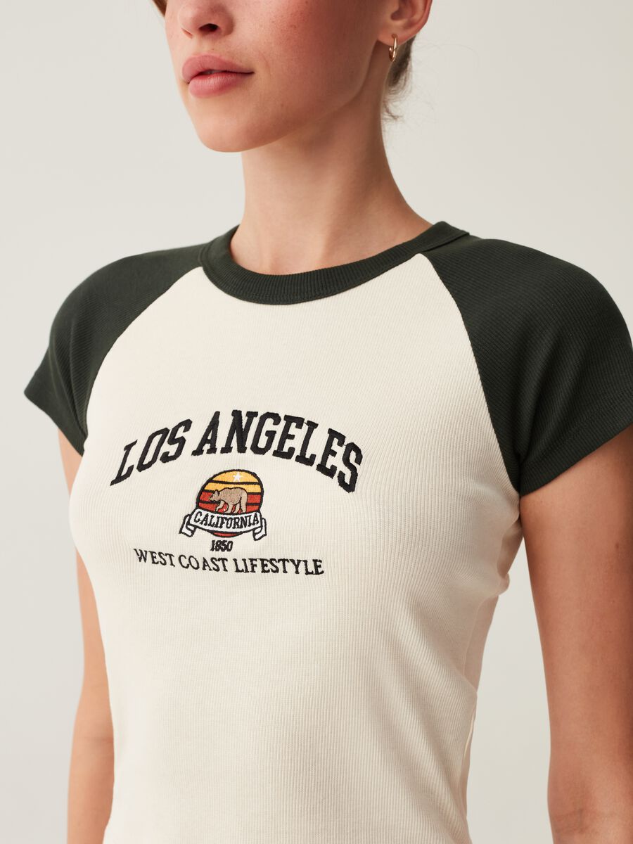 T-shirt a costine con maniche raglan_3