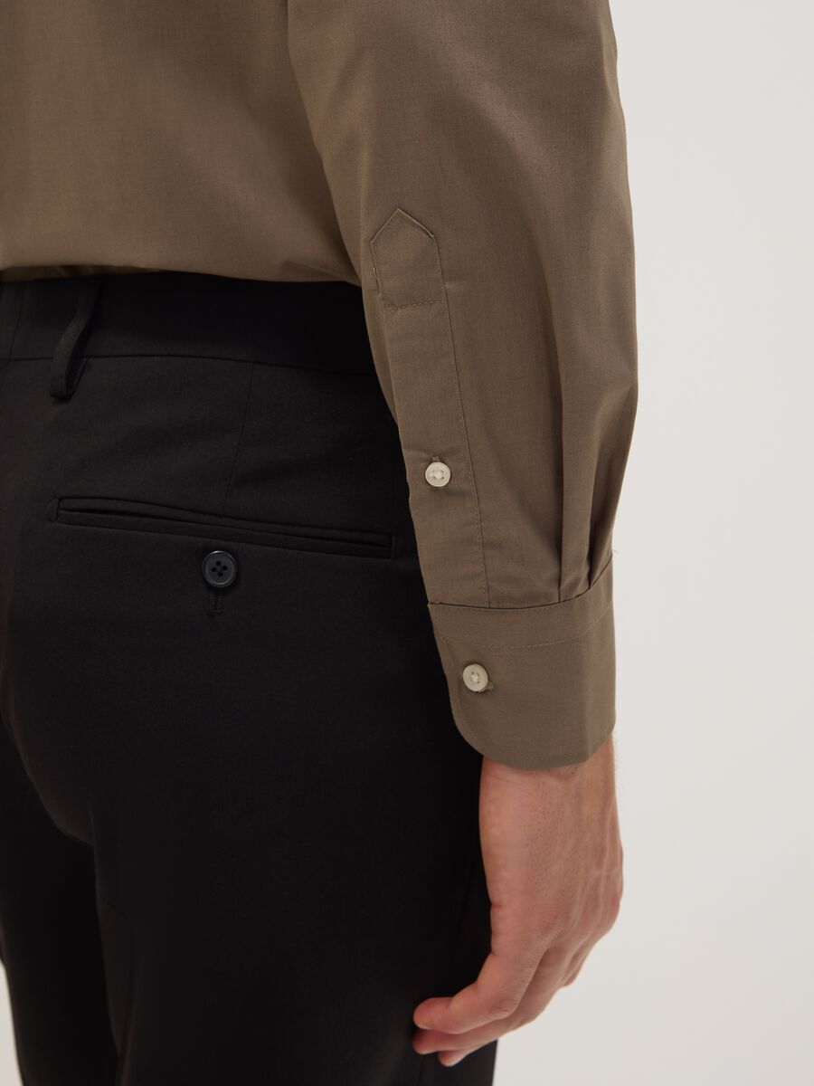 Camicia marrone regular fit con collo button-down easy iron_2