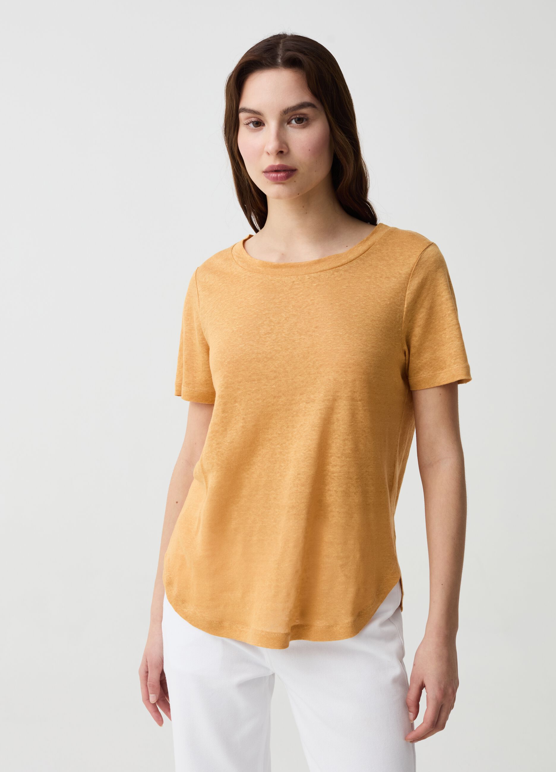 Linen T-shirt with round neck