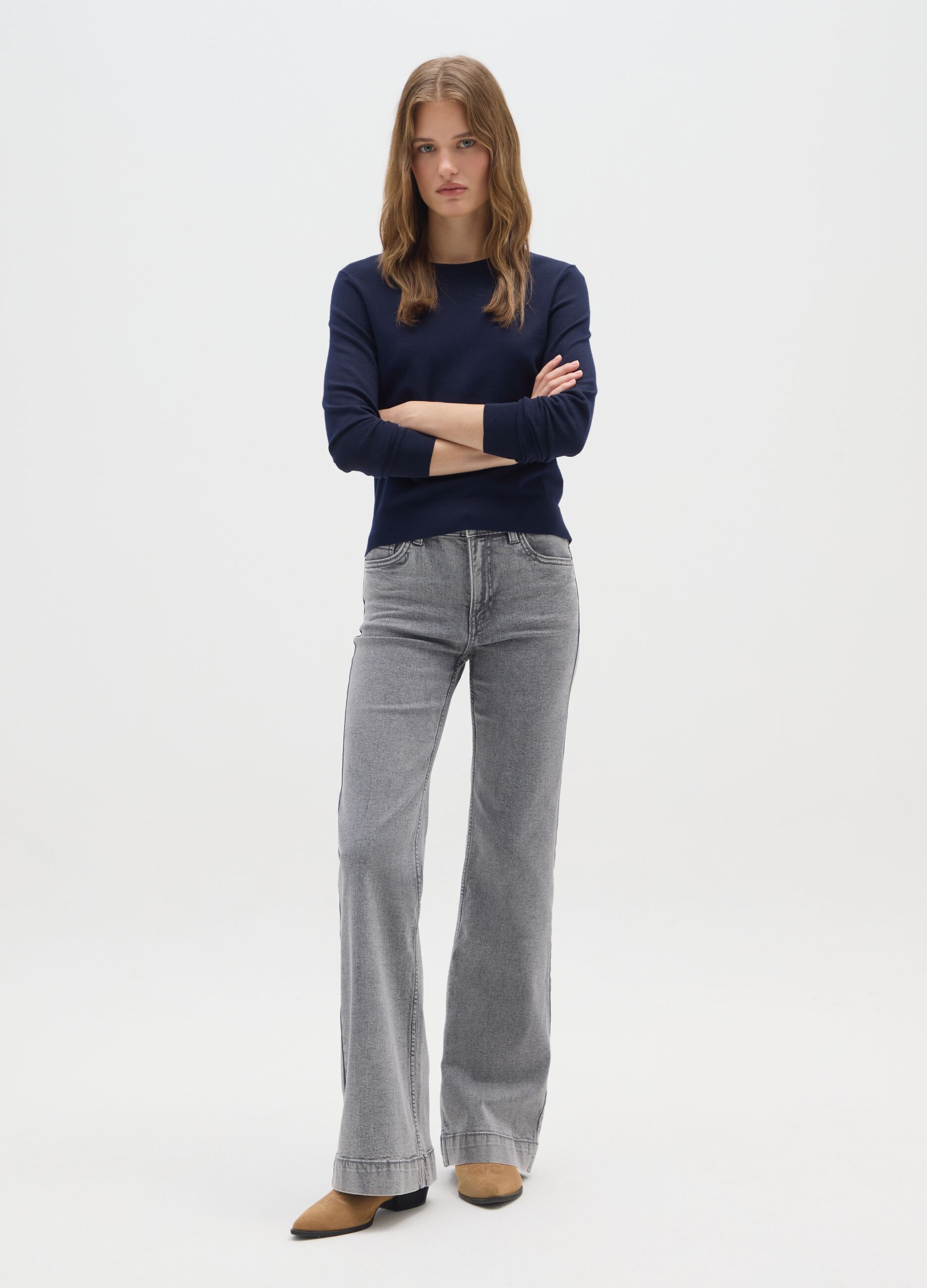 Maglia blu con collo rotondo