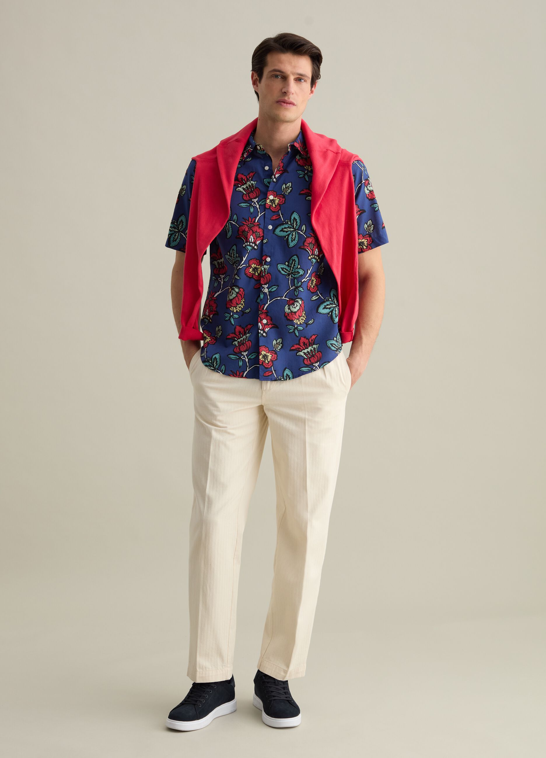 Short-sleeved shirt with floral print