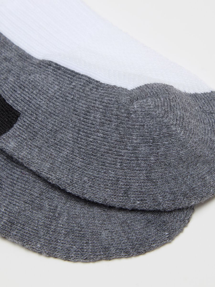 Three-pair pack stretch sneaker liners_2
