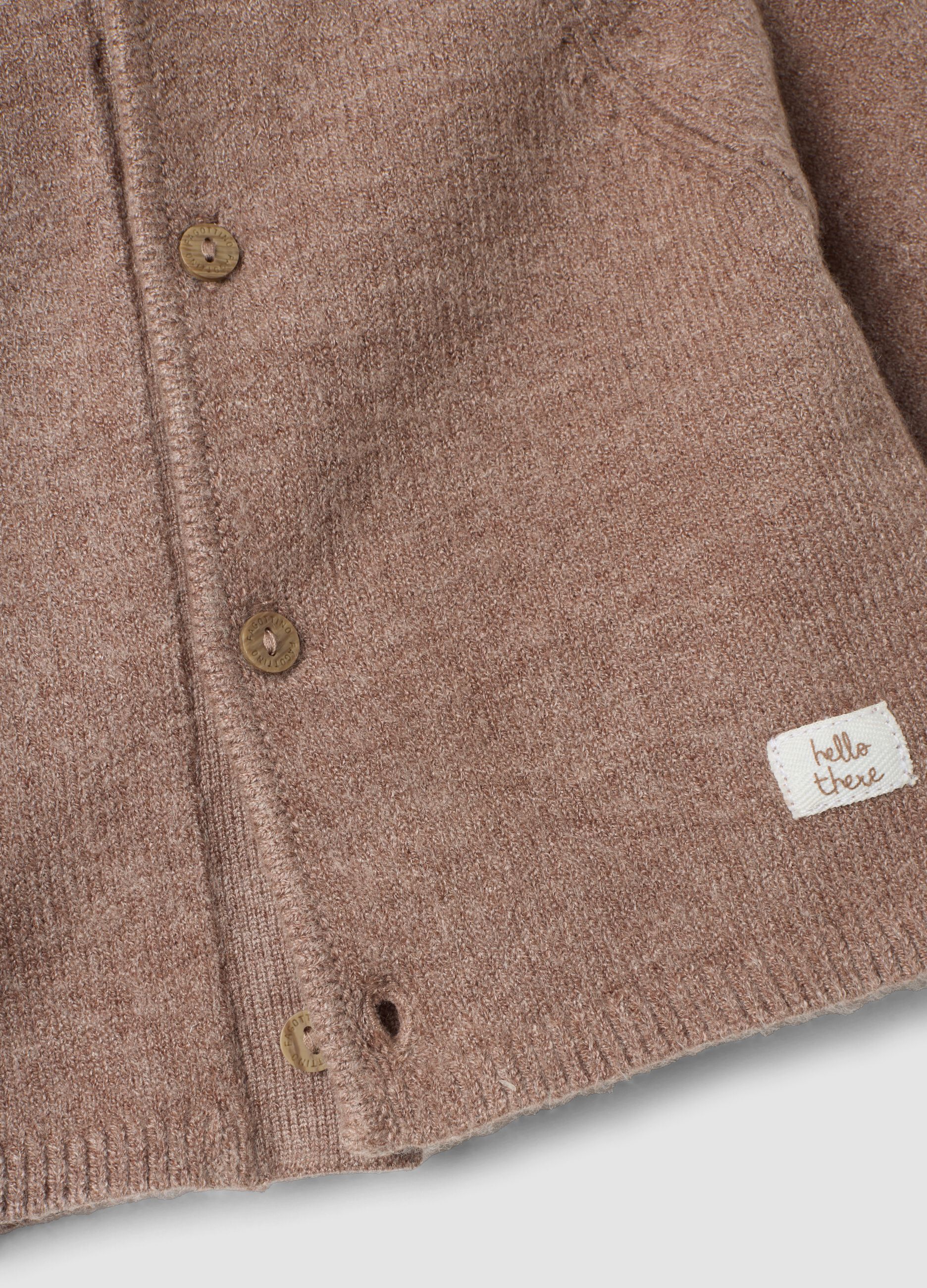 Cardigan marrone in maglia con girocollo e cappuccio