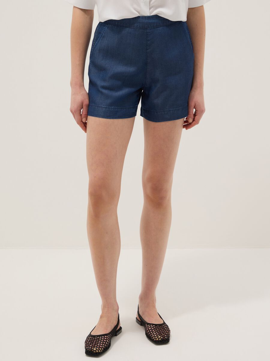Shorts in denim blu in puro lyocell con vita elasticizzata regular fit_1