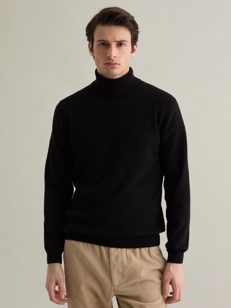 Lambswool pullover with high neck_0