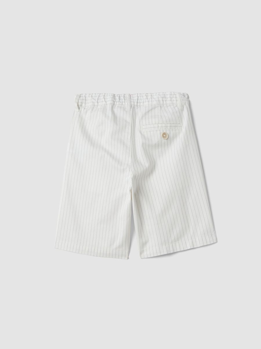 Boys&rsquo; white striped pure cotton shorts, regular fit_1