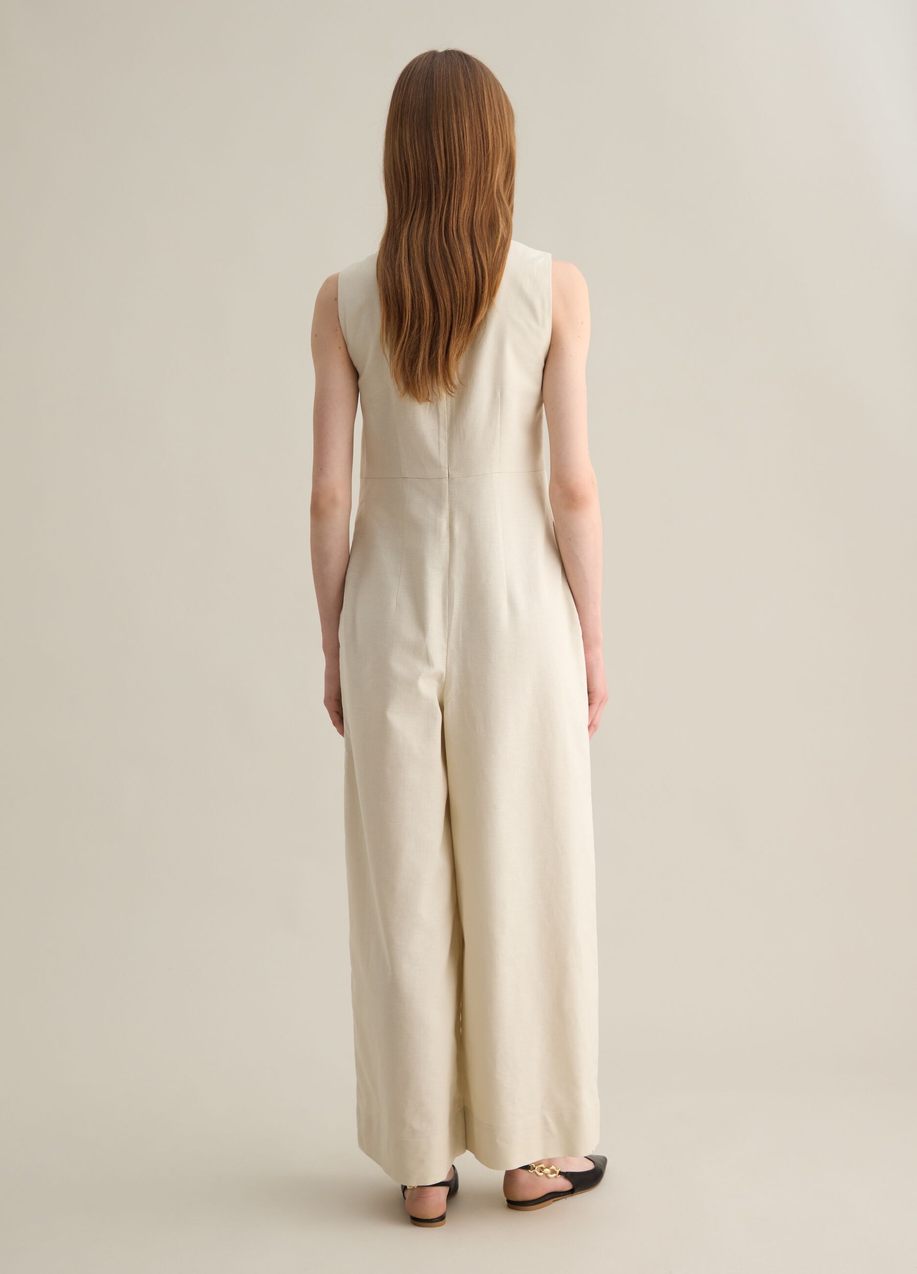 Sleeveless beige jumpsuit in cotton and linen